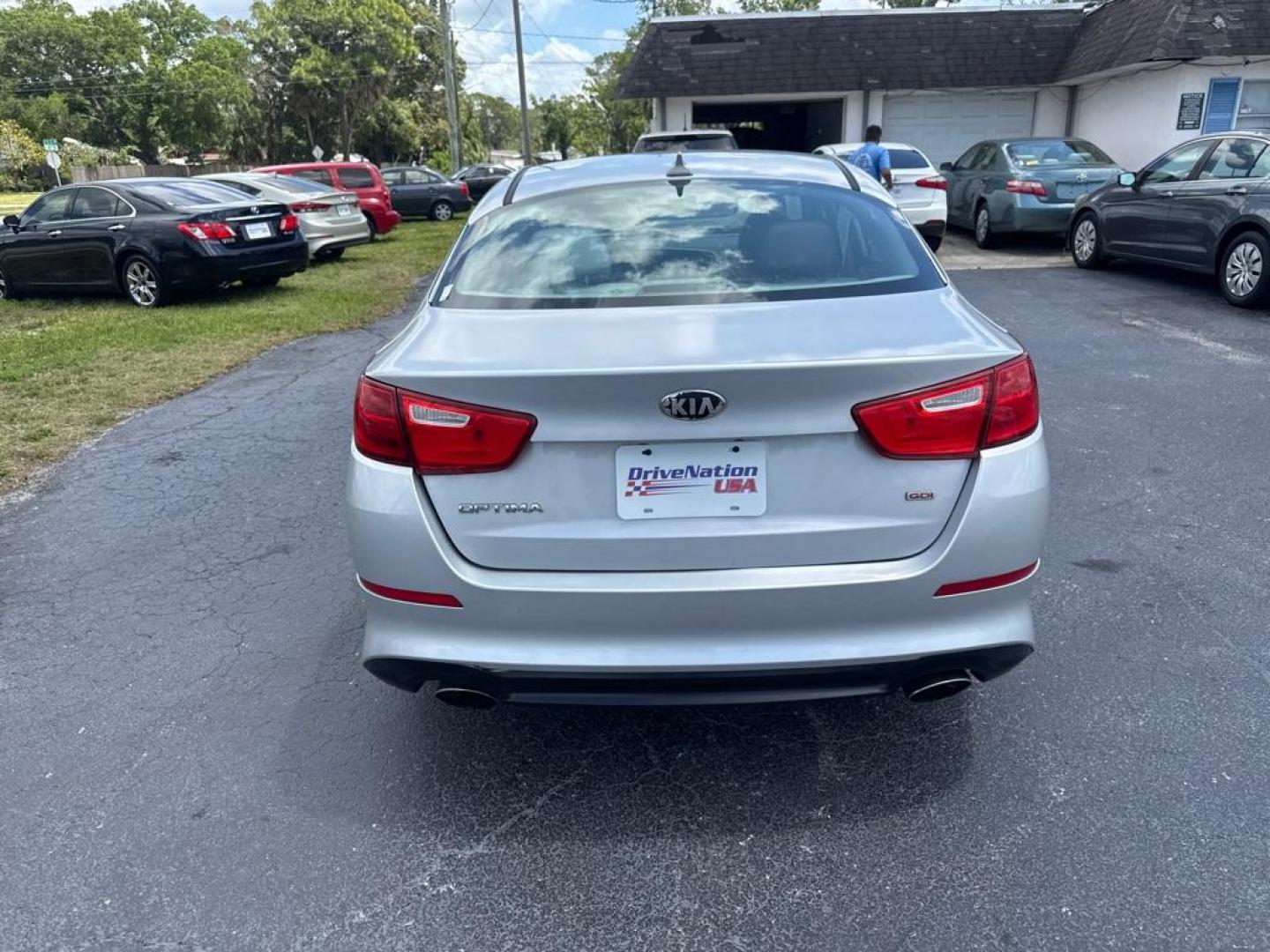 2014 SILVER KIA OPTIMA LX (5XXGM4A75EG) with an 2.4L engine, Automatic transmission, located at 2929 9th St. West, Bradenton, 34205, (941) 242-2810, 27.473591, -82.570679 - Photo#6