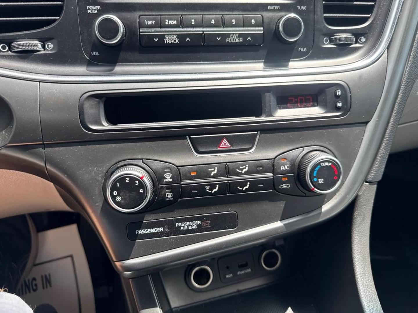 2014 SILVER KIA OPTIMA LX (5XXGM4A75EG) with an 2.4L engine, Automatic transmission, located at 2929 9th St. West, Bradenton, 34205, (941) 242-2810, 27.473591, -82.570679 - Photo#10