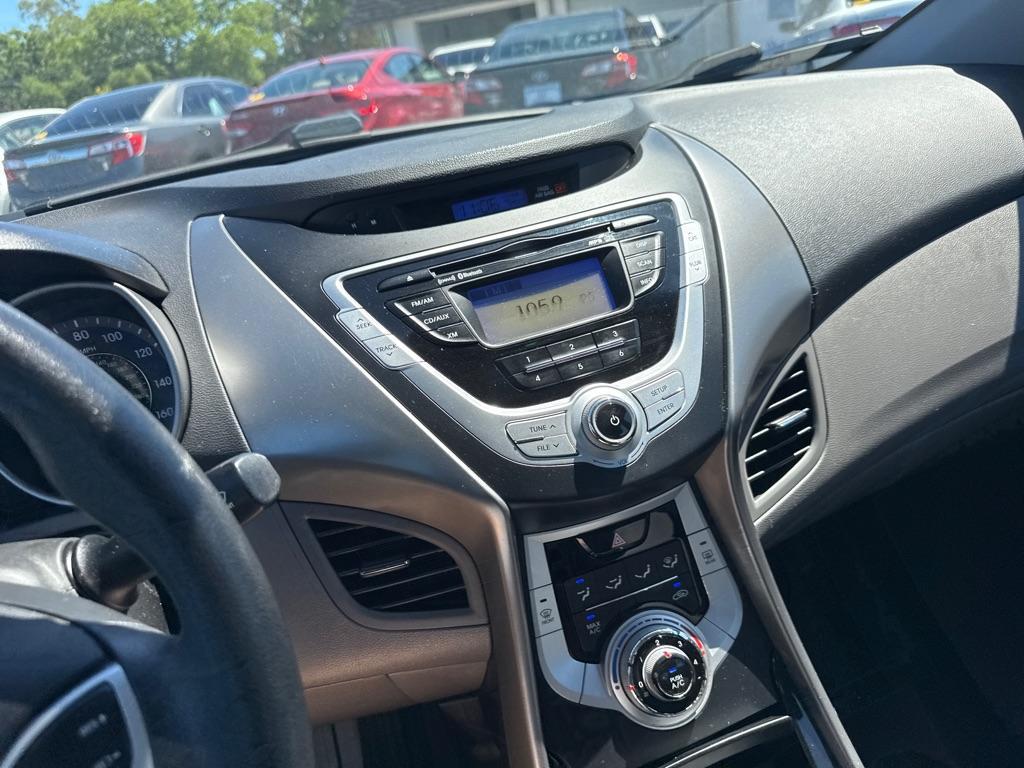 2012 SILVER HYUNDAI ELANTRA GLS (KMHDH4AE7CU) with an 1.8L engine, Automatic transmission, located at 2929 9th St. West, Bradenton, 34205, (941) 242-2810, 27.473591, -82.570679 - Thanks for inquring into DriveNation USA! All vehicles listed can be viewed at www.drivenationusa.com for vehicle history reports and additonal info. We cannot quote any terms such as down payments or monthly payments without an application. You can apply directly at www.drivenationusa.com or by con - Photo#11