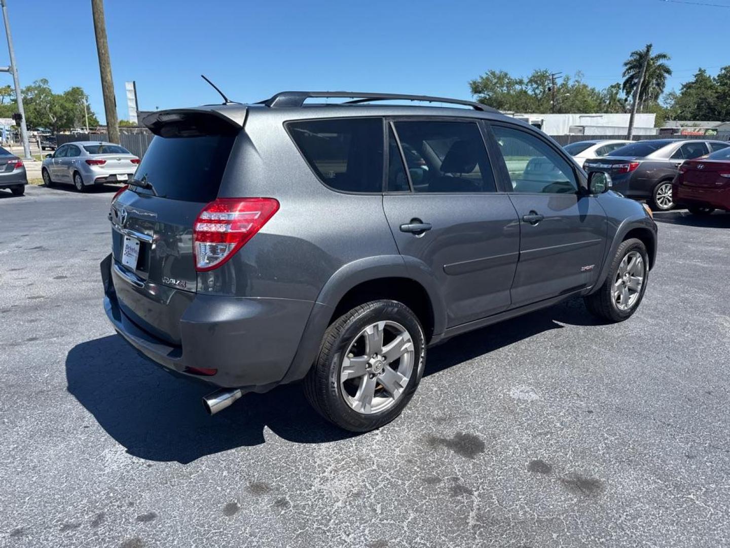 2011 GRAY TOYOTA RAV4 SPORT (JTMWF4DV4B5) with an 2.5L engine, Automatic transmission, located at 2929 9th St. West, Bradenton, 34205, (941) 242-2810, 27.473591, -82.570679 - Thanks for inquring into DriveNation USA! All vehicles listed can be viewed at www.drivenationusa.com for vehicle history reports and additonal info. We cannot quote any terms such as down payments or monthly payments without an application. You can apply directly at www.drivenationusa.com or by con - Photo#6