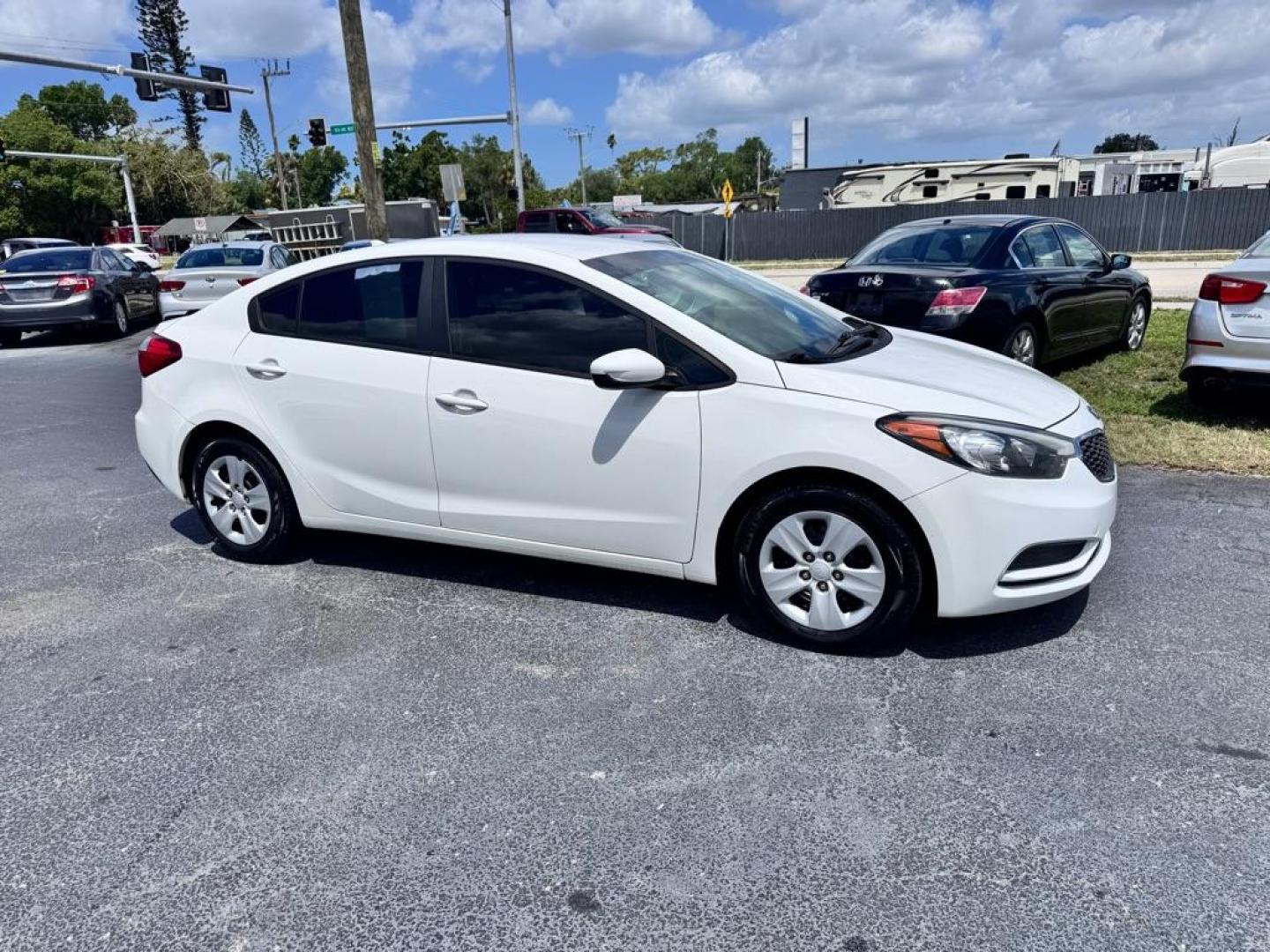 2016 WHITE KIA FORTE LX (KNAFK4A67G5) with an 1.8L engine, Automatic transmission, located at 2929 9th St. West, Bradenton, 34205, (941) 242-2810, 27.473591, -82.570679 - Thanks for inquring into DriveNation USA! All vehicles listed can be viewed at www.drivenationusa.com for vehicle history reports and additonal info. We cannot quote any terms such as down payments or monthly payments without an application. You can apply directly at www.drivenationusa.com or by con - Photo#0