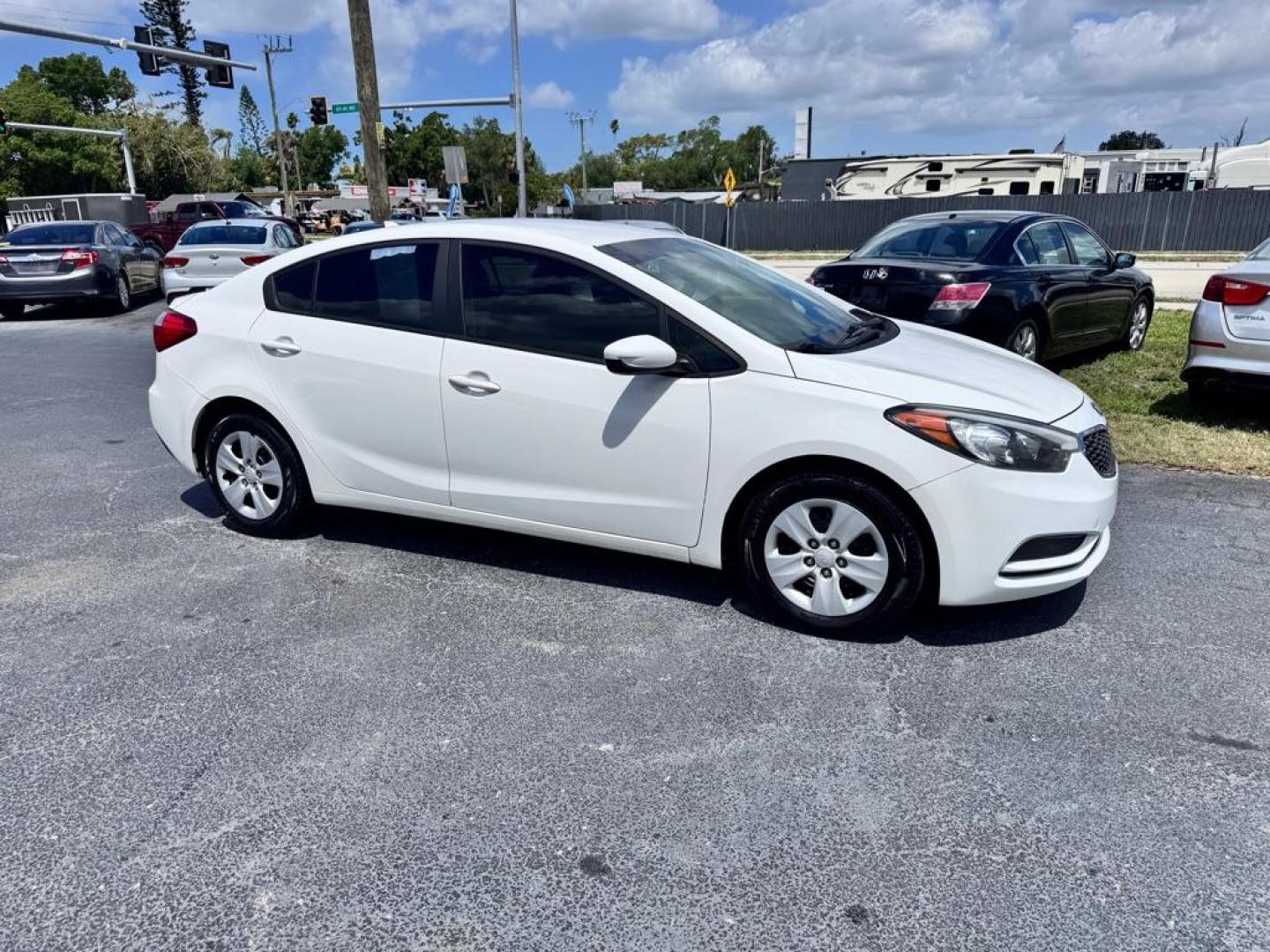 2016 WHITE KIA FORTE LX (KNAFK4A67G5) with an 1.8L engine, Automatic transmission, located at 2929 9th St. West, Bradenton, 34205, (941) 242-2810, 27.473591, -82.570679 - Thanks for inquring into DriveNation USA! All vehicles listed can be viewed at www.drivenationusa.com for vehicle history reports and additonal info. We cannot quote any terms such as down payments or monthly payments without an application. You can apply directly at www.drivenationusa.com or by con - Photo#1