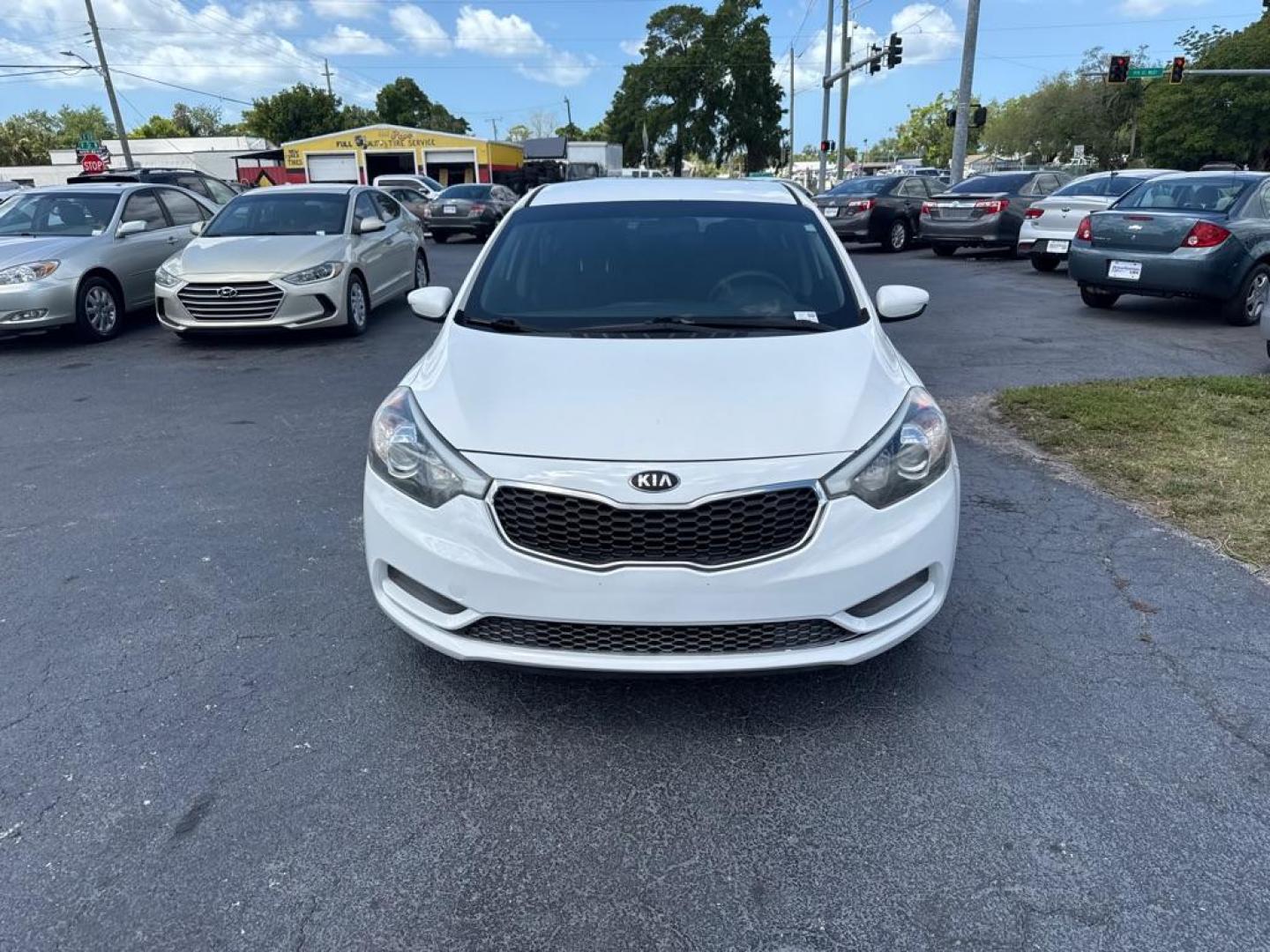 2016 WHITE KIA FORTE LX (KNAFK4A67G5) with an 1.8L engine, Automatic transmission, located at 2929 9th St. West, Bradenton, 34205, (941) 242-2810, 27.473591, -82.570679 - Thanks for inquring into DriveNation USA! All vehicles listed can be viewed at www.drivenationusa.com for vehicle history reports and additonal info. We cannot quote any terms such as down payments or monthly payments without an application. You can apply directly at www.drivenationusa.com or by con - Photo#2