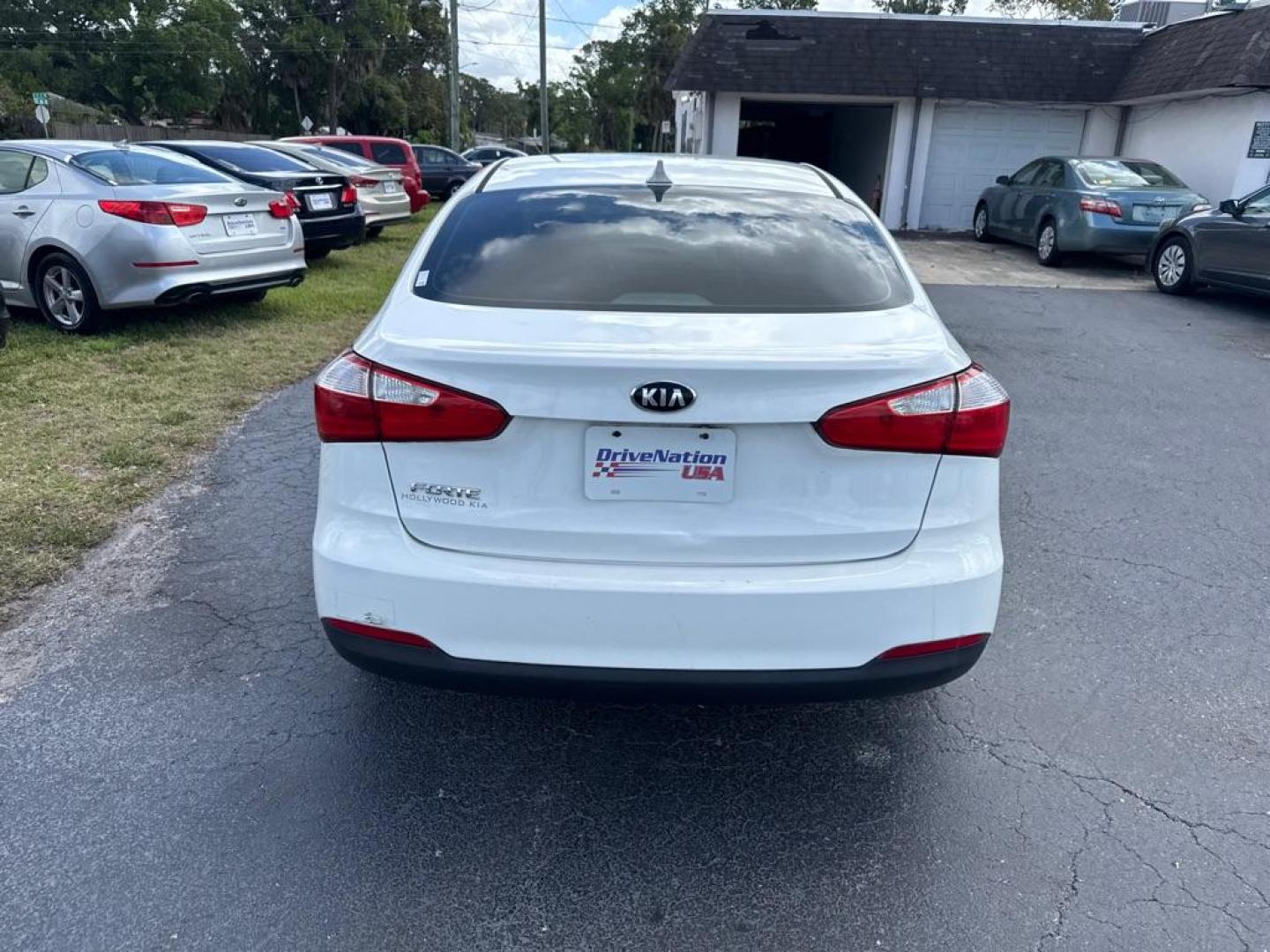 2016 WHITE KIA FORTE LX (KNAFK4A67G5) with an 1.8L engine, Automatic transmission, located at 2929 9th St. West, Bradenton, 34205, (941) 242-2810, 27.473591, -82.570679 - Thanks for inquring into DriveNation USA! All vehicles listed can be viewed at www.drivenationusa.com for vehicle history reports and additonal info. We cannot quote any terms such as down payments or monthly payments without an application. You can apply directly at www.drivenationusa.com or by con - Photo#6