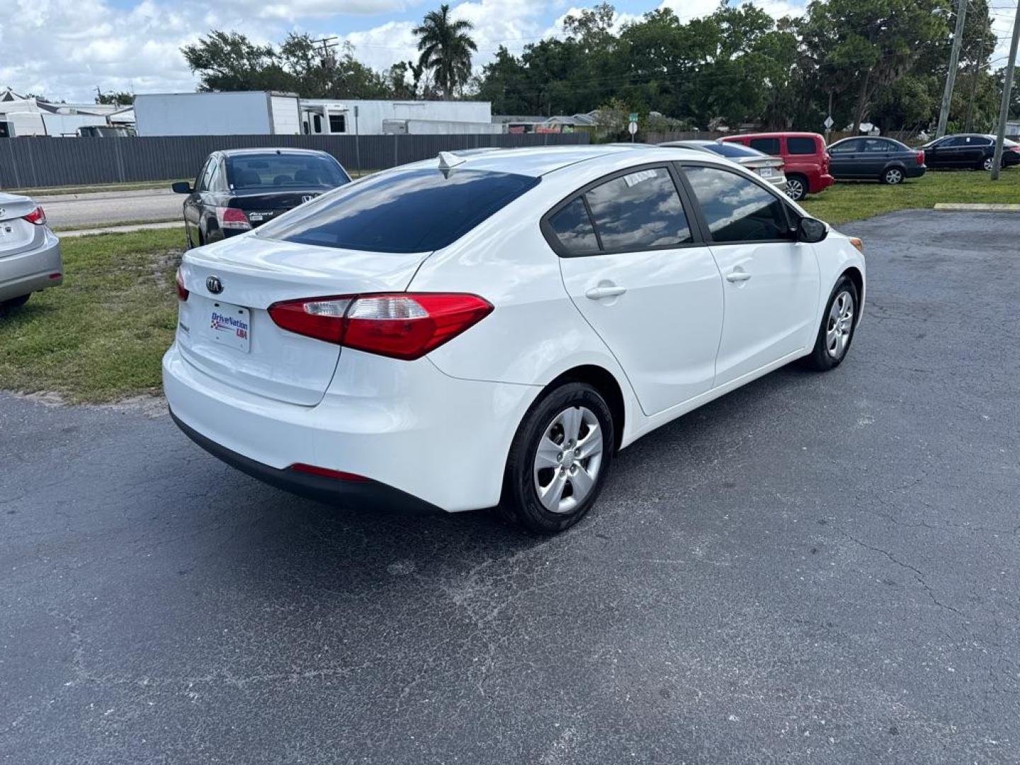 2016 WHITE KIA FORTE LX (KNAFK4A67G5) with an 1.8L engine, Automatic transmission, located at 2929 9th St. West, Bradenton, 34205, (941) 242-2810, 27.473591, -82.570679 - Thanks for inquring into DriveNation USA! All vehicles listed can be viewed at www.drivenationusa.com for vehicle history reports and additonal info. We cannot quote any terms such as down payments or monthly payments without an application. You can apply directly at www.drivenationusa.com or by con - Photo#7