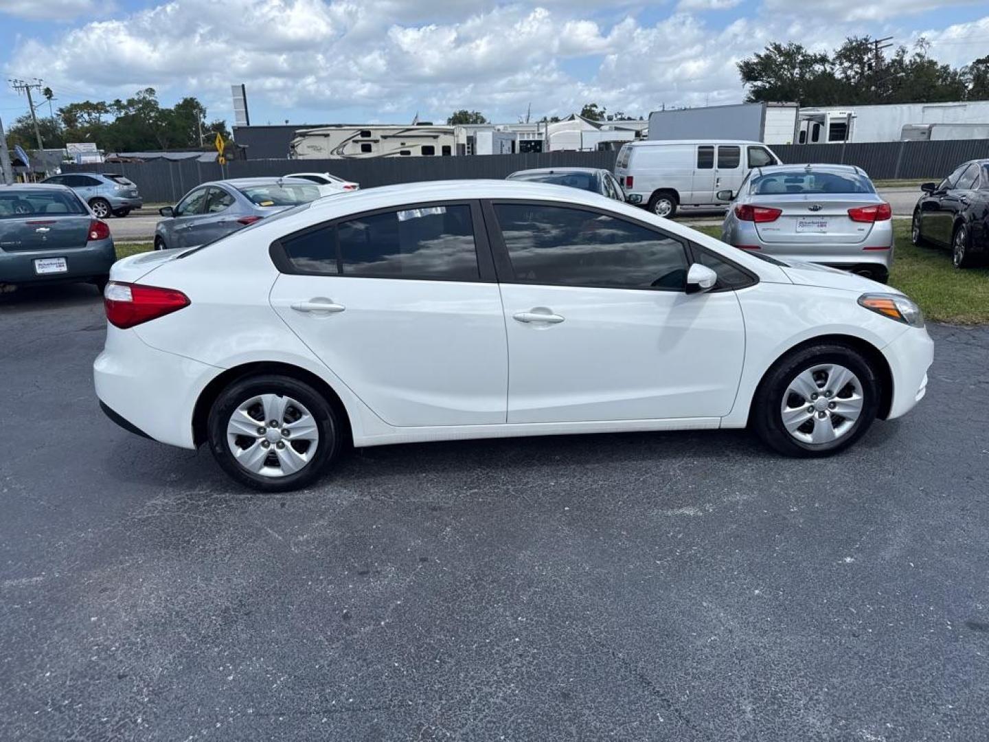 2016 WHITE KIA FORTE LX (KNAFK4A67G5) with an 1.8L engine, Automatic transmission, located at 2929 9th St. West, Bradenton, 34205, (941) 242-2810, 27.473591, -82.570679 - Thanks for inquring into DriveNation USA! All vehicles listed can be viewed at www.drivenationusa.com for vehicle history reports and additonal info. We cannot quote any terms such as down payments or monthly payments without an application. You can apply directly at www.drivenationusa.com or by con - Photo#8