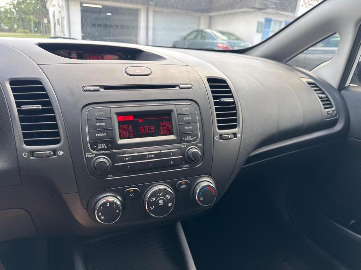 2016 WHITE KIA FORTE LX (KNAFK4A67G5) with an 1.8L engine, Automatic transmission, located at 2929 9th St. West, Bradenton, 34205, (941) 242-2810, 27.473591, -82.570679 - Thanks for inquring into DriveNation USA! All vehicles listed can be viewed at www.drivenationusa.com for vehicle history reports and additonal info. We cannot quote any terms such as down payments or monthly payments without an application. You can apply directly at www.drivenationusa.com or by con - Photo#11