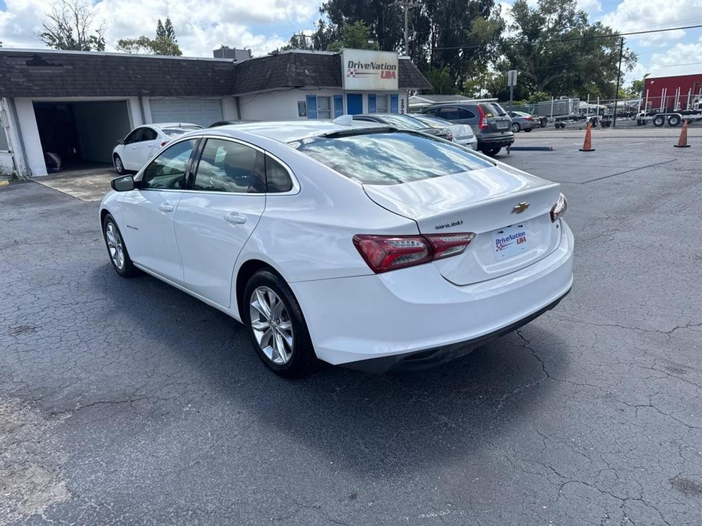 2019 WHITE CHEVROLET MALIBU LT (1G1ZD5ST1KF) with an 1.5L engine, Continuously Variable transmission, located at 2929 9th St. West, Bradenton, 34205, (941) 242-2810, 27.473591, -82.570679 - Thanks for inquring into DriveNation USA! All vehicles listed can be viewed at www.drivenationusa.com for vehicle history reports and additonal info. We cannot quote any terms such as down payments or monthly payments without an application. You can apply directly at www.drivenationusa.com or by con - Photo#4