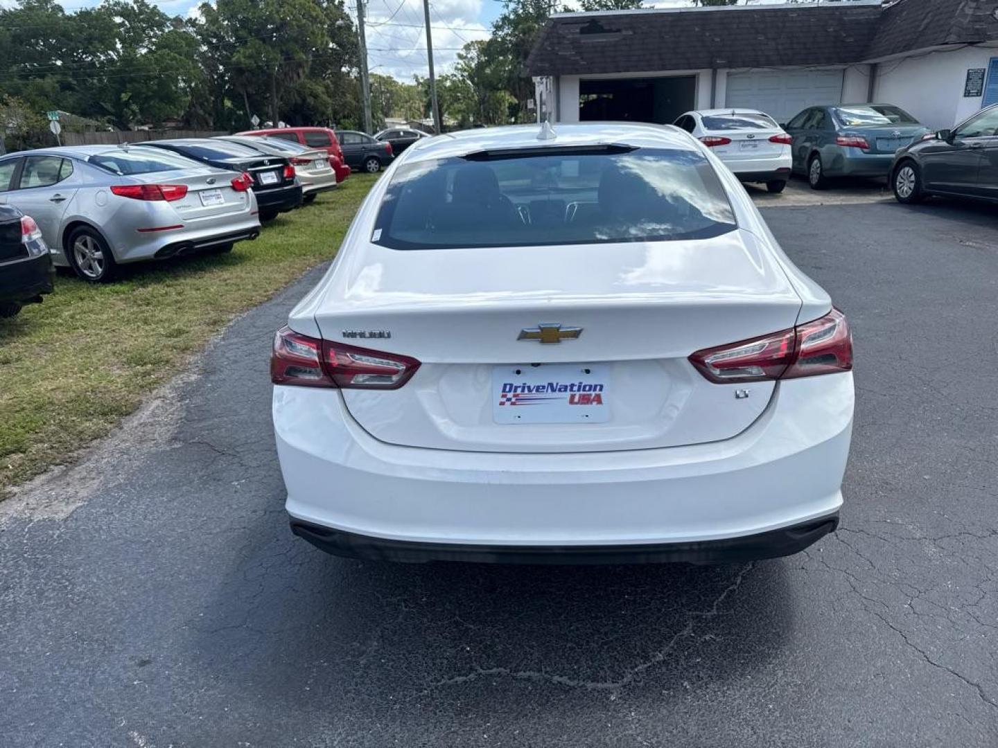 2019 WHITE CHEVROLET MALIBU LT (1G1ZD5ST1KF) with an 1.5L engine, Continuously Variable transmission, located at 2929 9th St. West, Bradenton, 34205, (941) 242-2810, 27.473591, -82.570679 - Thanks for inquring into DriveNation USA! All vehicles listed can be viewed at www.drivenationusa.com for vehicle history reports and additonal info. We cannot quote any terms such as down payments or monthly payments without an application. You can apply directly at www.drivenationusa.com or by con - Photo#5