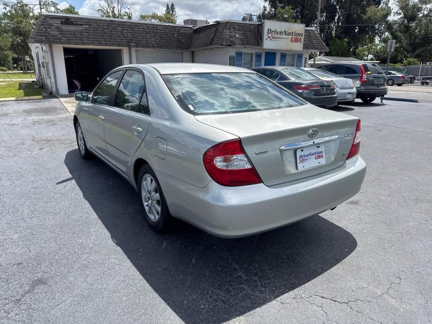 2004 SILVER TOYOTA CAMRY LE (JTDBF30K040) with an 3.0L engine, Automatic transmission, located at 2929 9th St. West, Bradenton, 34205, (941) 242-2810, 27.473591, -82.570679 - Thanks for inquring into DriveNation USA! All vehicles listed can be viewed at www.drivenationusa.com for vehicle history reports and additonal info. We cannot quote any terms such as down payments or monthly payments without an application. You can apply directly at www.drivenationusa.com or by con - Photo#5