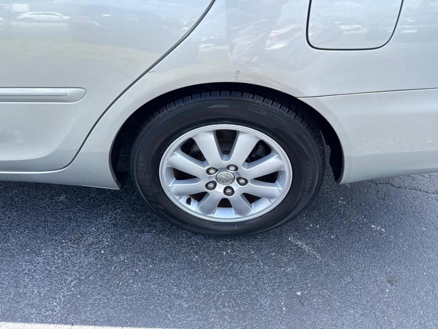 2004 SILVER TOYOTA CAMRY LE (JTDBF30K040) with an 3.0L engine, Automatic transmission, located at 2929 9th St. West, Bradenton, 34205, (941) 242-2810, 27.473591, -82.570679 - Thanks for inquring into DriveNation USA! All vehicles listed can be viewed at www.drivenationusa.com for vehicle history reports and additonal info. We cannot quote any terms such as down payments or monthly payments without an application. You can apply directly at www.drivenationusa.com or by con - Photo#9