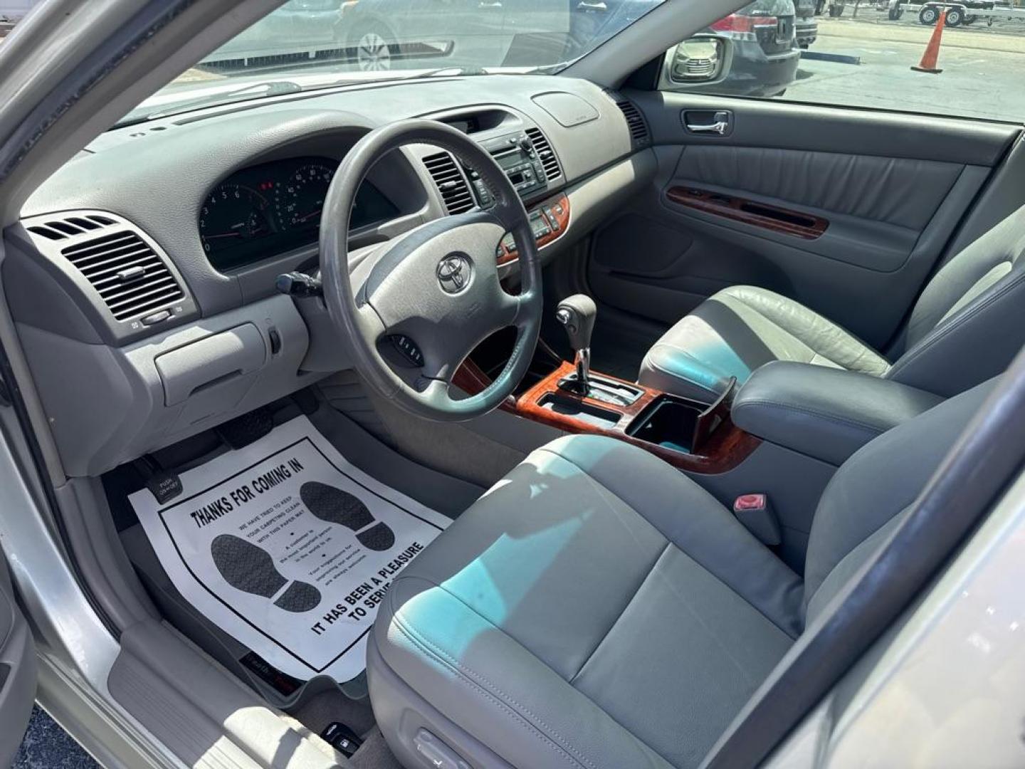 2004 SILVER TOYOTA CAMRY LE (JTDBF30K040) with an 3.0L engine, Automatic transmission, located at 2929 9th St. West, Bradenton, 34205, (941) 242-2810, 27.473591, -82.570679 - Thanks for inquring into DriveNation USA! All vehicles listed can be viewed at www.drivenationusa.com for vehicle history reports and additonal info. We cannot quote any terms such as down payments or monthly payments without an application. You can apply directly at www.drivenationusa.com or by con - Photo#10