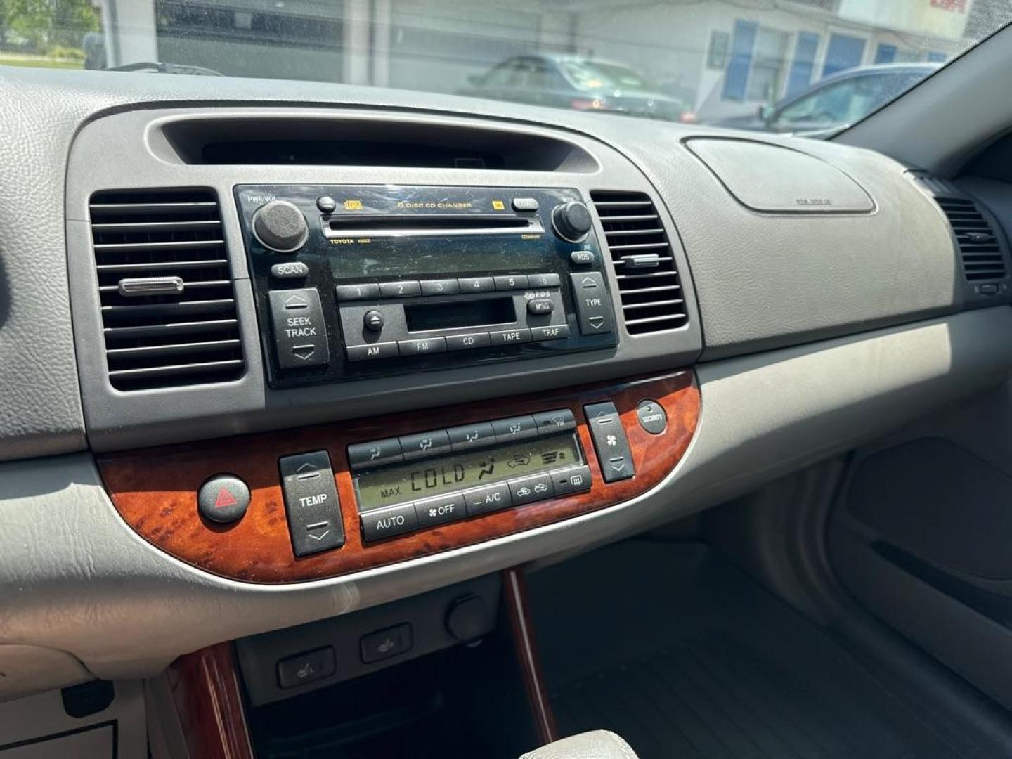 2004 SILVER TOYOTA CAMRY LE (JTDBF30K040) with an 3.0L engine, Automatic transmission, located at 2929 9th St. West, Bradenton, 34205, (941) 242-2810, 27.473591, -82.570679 - Thanks for inquring into DriveNation USA! All vehicles listed can be viewed at www.drivenationusa.com for vehicle history reports and additonal info. We cannot quote any terms such as down payments or monthly payments without an application. You can apply directly at www.drivenationusa.com or by con - Photo#12