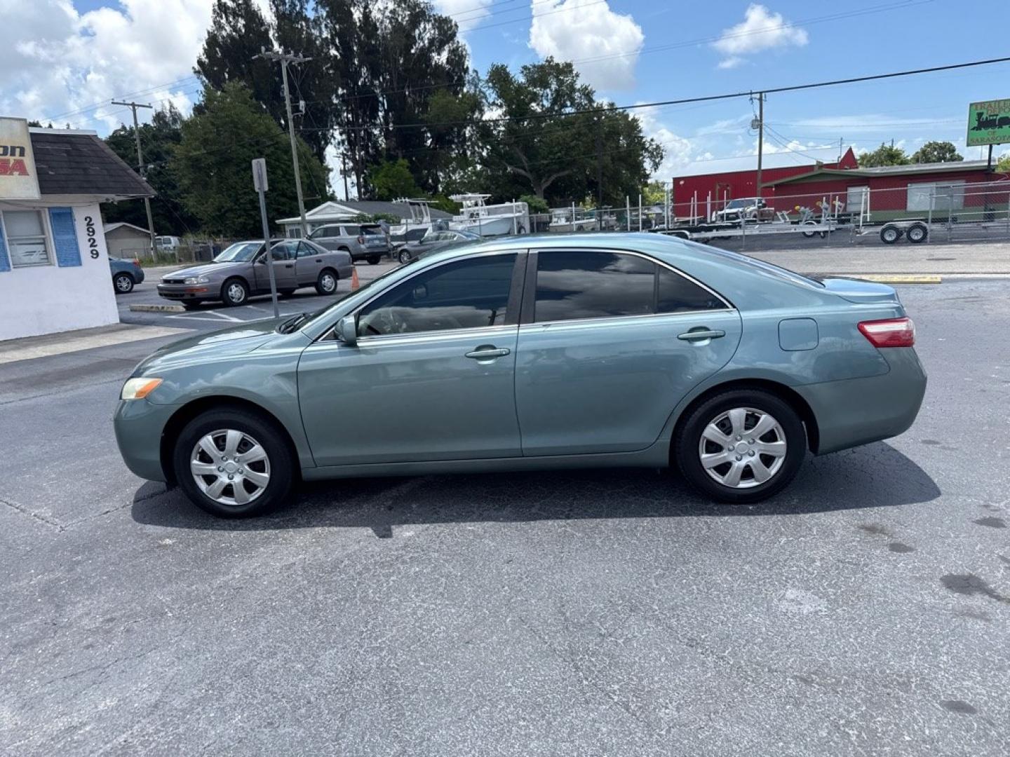 2009 GREEN TOYOTA CAMRY SE (4T1BE46K29U) with an 2.4L engine, Automatic transmission, located at 2929 9th St. West, Bradenton, 34205, (941) 242-2810, 27.473591, -82.570679 - Thanks for inquring into DriveNation USA! All vehicles listed can be viewed at www.drivenationusa.com for vehicle history reports and additonal info. We cannot quote any terms such as down payments or monthly payments without an application. You can apply directly at www.drivenationusa.com or by con- Photo#4