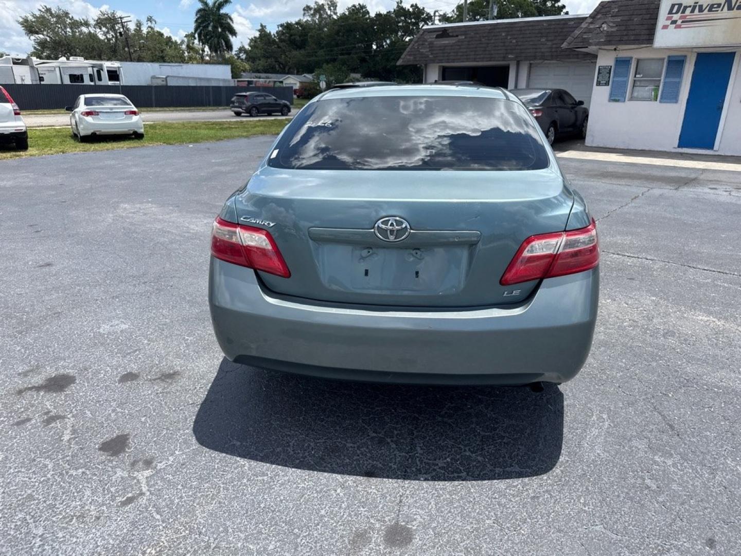 2009 GREEN TOYOTA CAMRY SE (4T1BE46K29U) with an 2.4L engine, Automatic transmission, located at 2929 9th St. West, Bradenton, 34205, (941) 242-2810, 27.473591, -82.570679 - Thanks for inquring into DriveNation USA! All vehicles listed can be viewed at www.drivenationusa.com for vehicle history reports and additonal info. We cannot quote any terms such as down payments or monthly payments without an application. You can apply directly at www.drivenationusa.com or by con- Photo#6