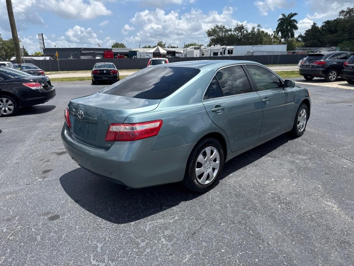 2009 GREEN TOYOTA CAMRY SE (4T1BE46K29U) with an 2.4L engine, Automatic transmission, located at 2929 9th St. West, Bradenton, 34205, (941) 242-2810, 27.473591, -82.570679 - Thanks for inquring into DriveNation USA! All vehicles listed can be viewed at www.drivenationusa.com for vehicle history reports and additonal info. We cannot quote any terms such as down payments or monthly payments without an application. You can apply directly at www.drivenationusa.com or by con- Photo#7