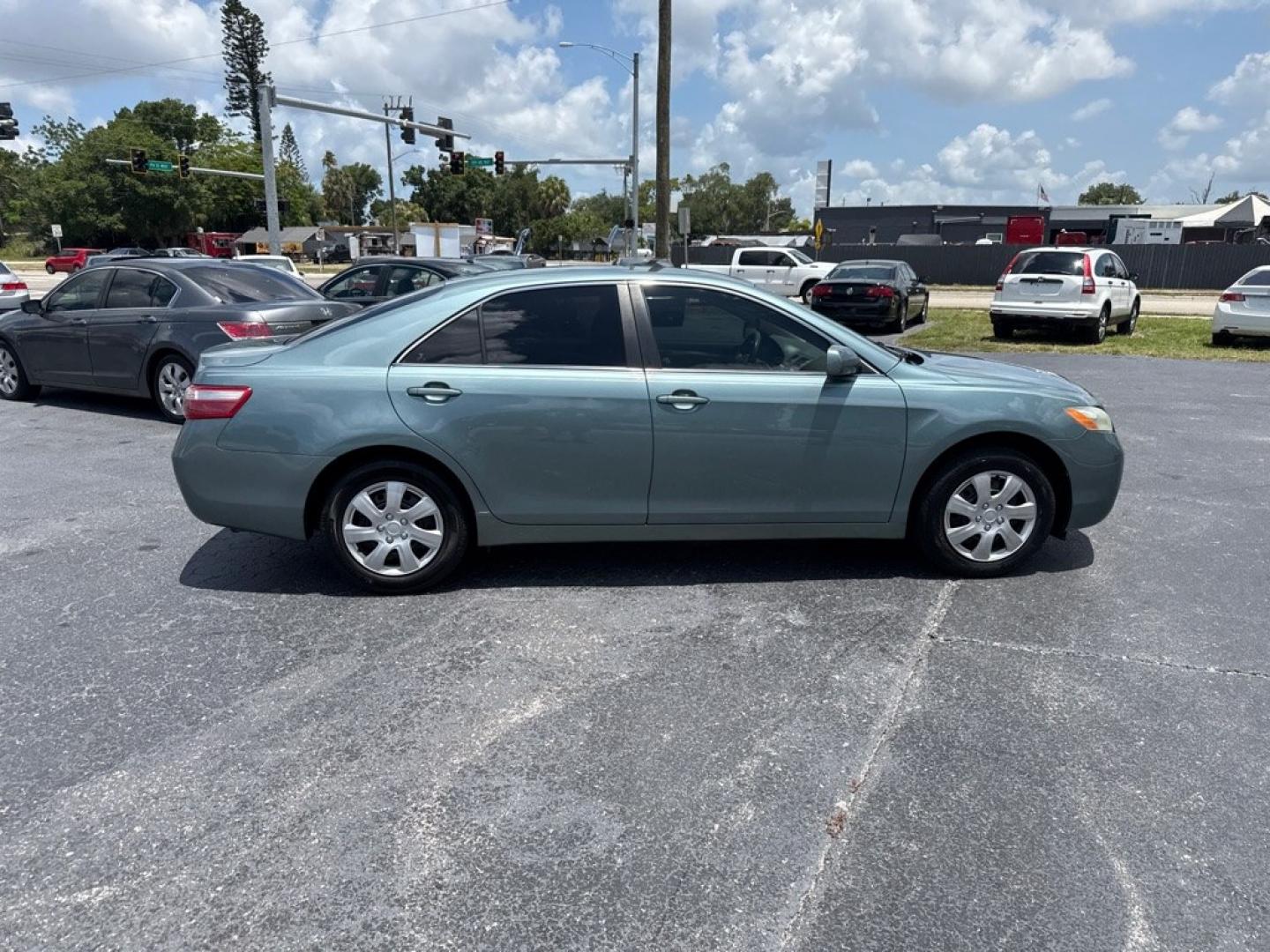 2009 GREEN TOYOTA CAMRY SE (4T1BE46K29U) with an 2.4L engine, Automatic transmission, located at 2929 9th St. West, Bradenton, 34205, (941) 242-2810, 27.473591, -82.570679 - Thanks for inquring into DriveNation USA! All vehicles listed can be viewed at www.drivenationusa.com for vehicle history reports and additonal info. We cannot quote any terms such as down payments or monthly payments without an application. You can apply directly at www.drivenationusa.com or by con- Photo#8