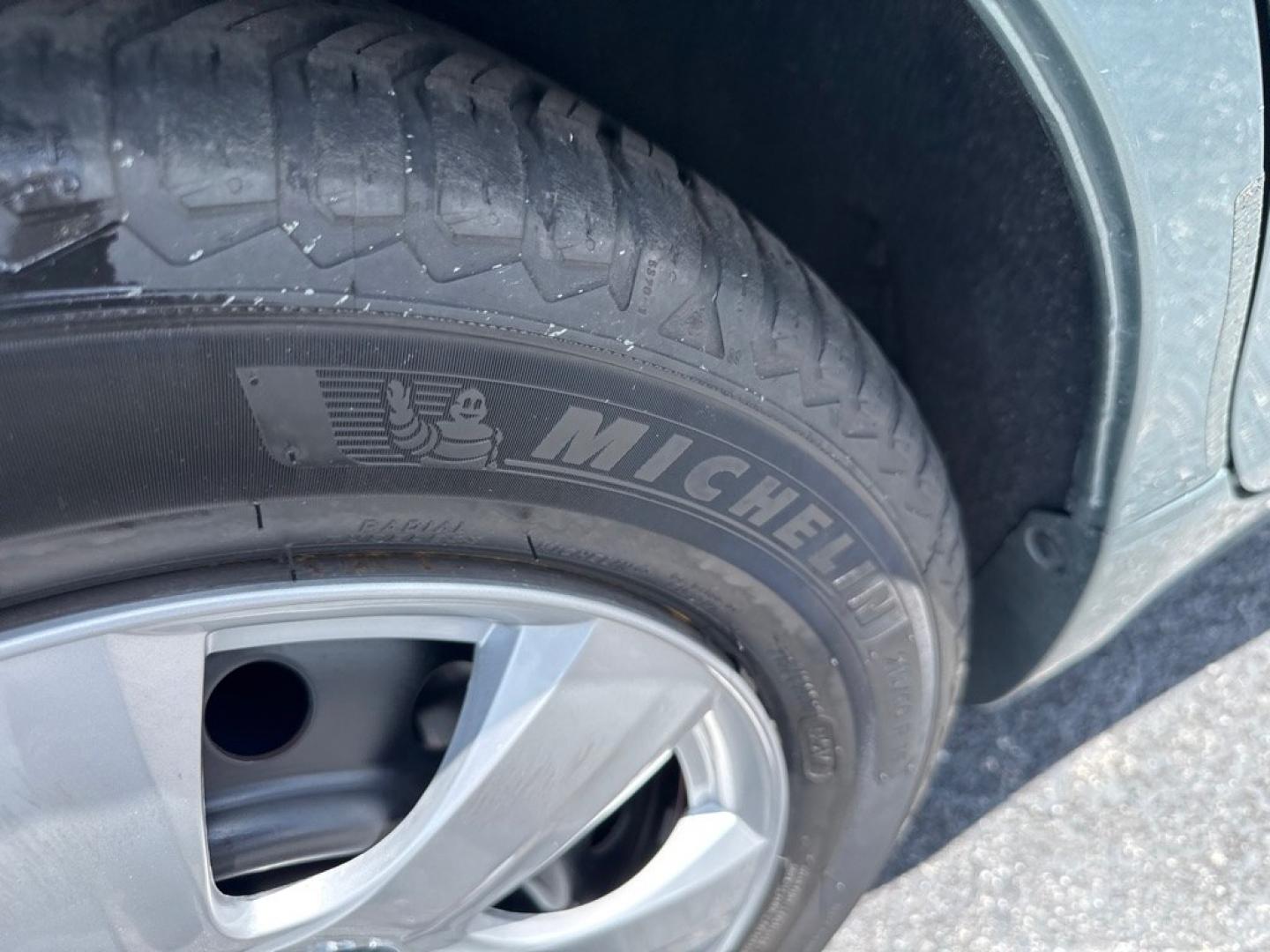 2009 GREEN TOYOTA CAMRY SE (4T1BE46K29U) with an 2.4L engine, Automatic transmission, located at 2929 9th St. West, Bradenton, 34205, (941) 242-2810, 27.473591, -82.570679 - Thanks for inquring into DriveNation USA! All vehicles listed can be viewed at www.drivenationusa.com for vehicle history reports and additonal info. We cannot quote any terms such as down payments or monthly payments without an application. You can apply directly at www.drivenationusa.com or by con- Photo#9