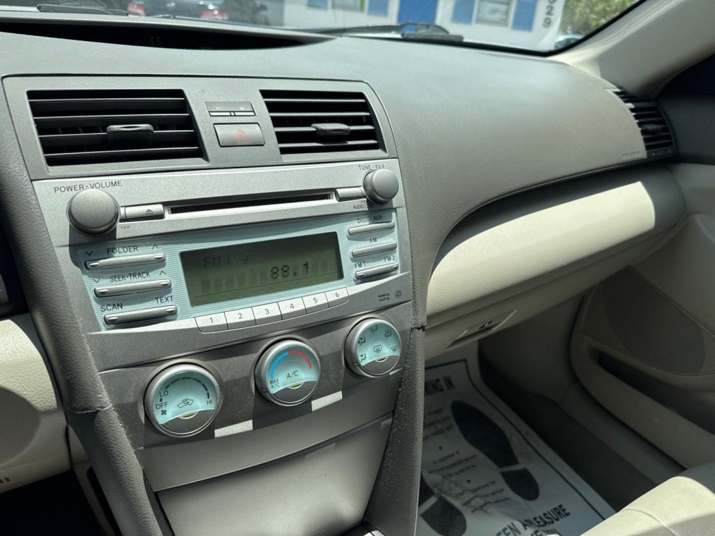 2009 GREEN TOYOTA CAMRY SE (4T1BE46K29U) with an 2.4L engine, Automatic transmission, located at 2929 9th St. West, Bradenton, 34205, (941) 242-2810, 27.473591, -82.570679 - Thanks for inquring into DriveNation USA! All vehicles listed can be viewed at www.drivenationusa.com for vehicle history reports and additonal info. We cannot quote any terms such as down payments or monthly payments without an application. You can apply directly at www.drivenationusa.com or by con- Photo#12