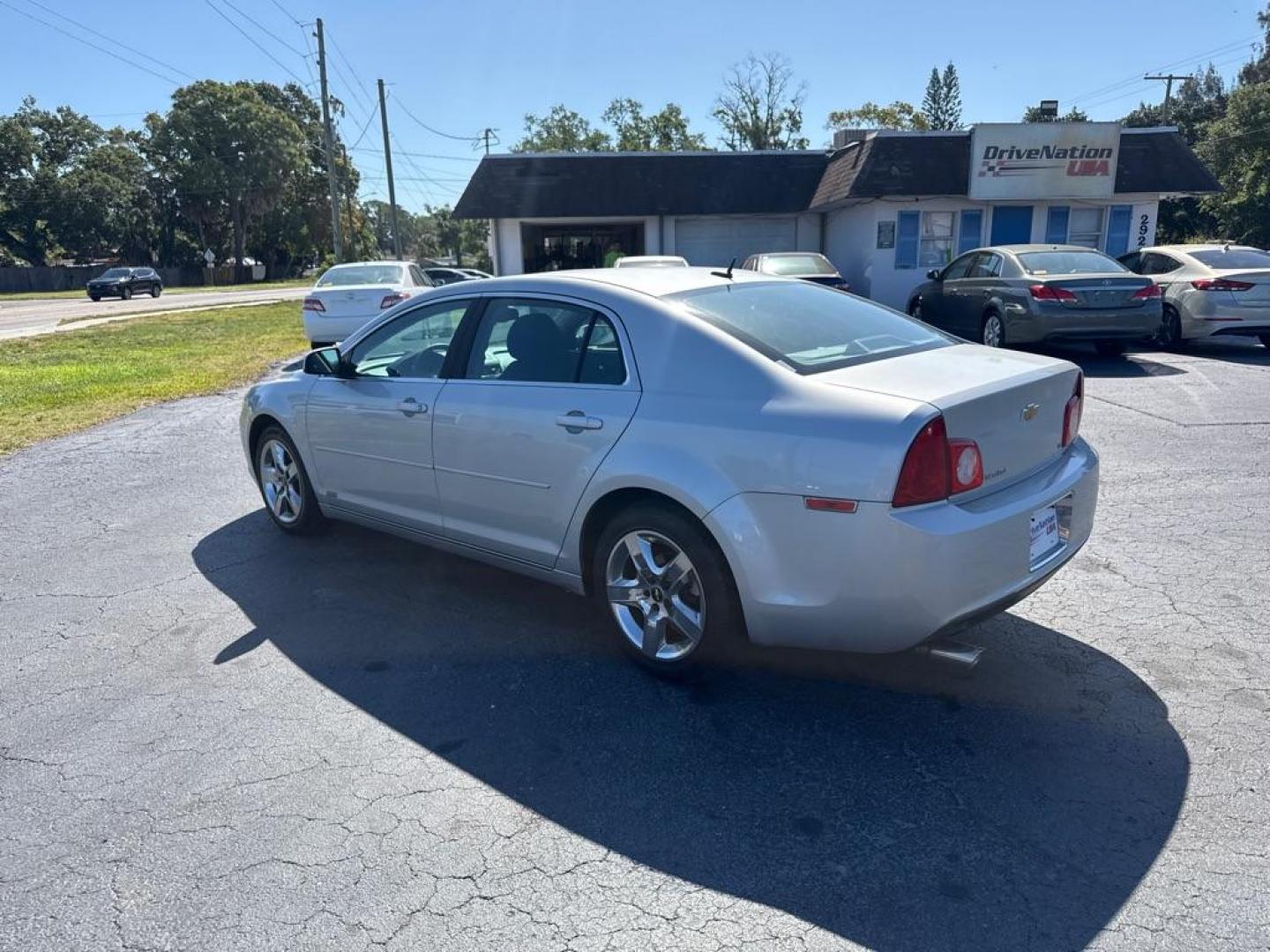 2011 SILVER CHEVROLET MALIBU 1LT (1G1ZC5E1XBF) with an 2.4L engine, Automatic transmission, located at 2929 9th St. West, Bradenton, 34205, (941) 242-2810, 27.473591, -82.570679 - Photo#5