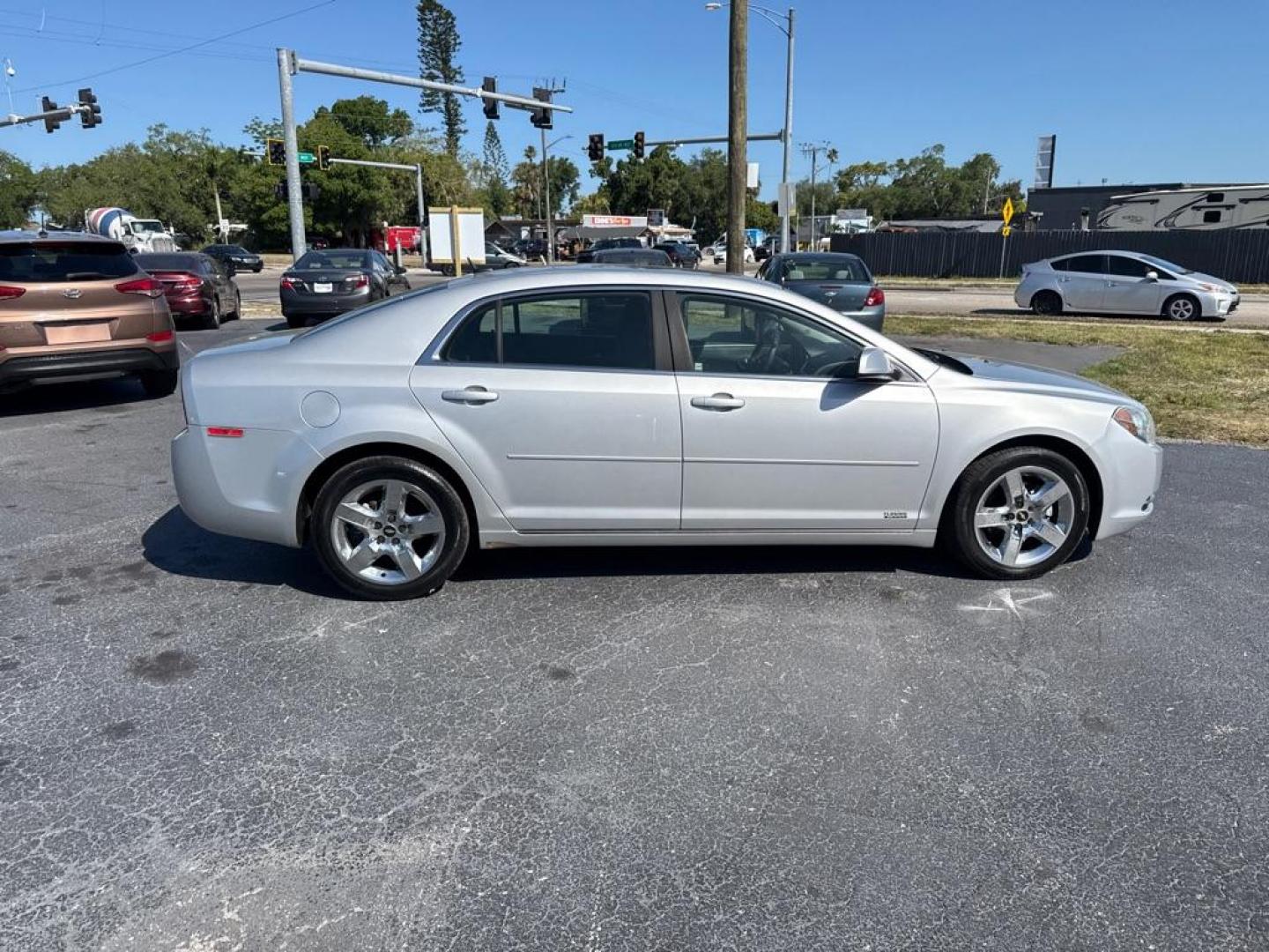 2011 SILVER CHEVROLET MALIBU 1LT (1G1ZC5E1XBF) with an 2.4L engine, Automatic transmission, located at 2929 9th St. West, Bradenton, 34205, (941) 242-2810, 27.473591, -82.570679 - Photo#8