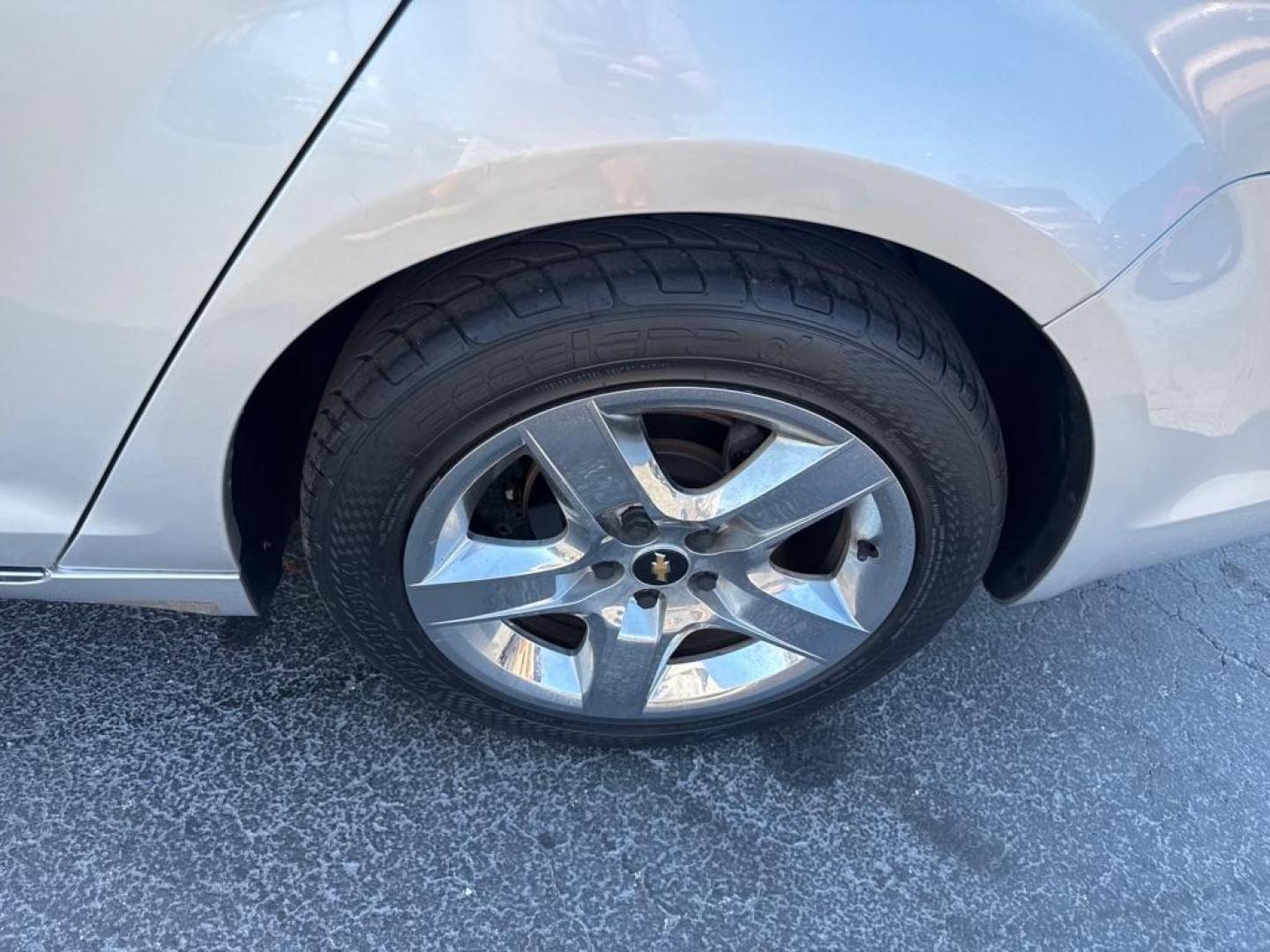 2011 SILVER CHEVROLET MALIBU 1LT (1G1ZC5E1XBF) with an 2.4L engine, Automatic transmission, located at 2929 9th St. West, Bradenton, 34205, (941) 242-2810, 27.473591, -82.570679 - Photo#9