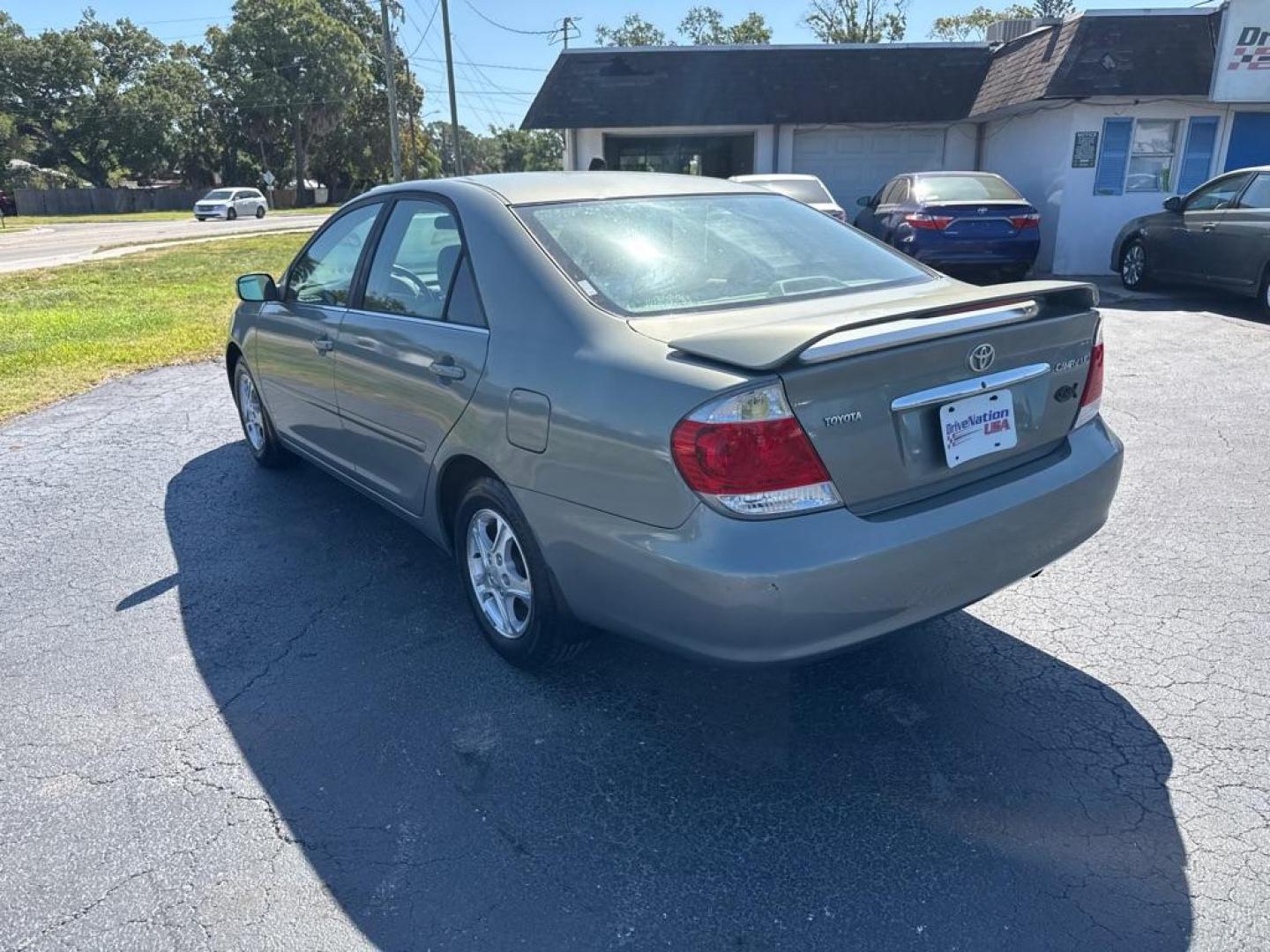 2005 GREEN TOYOTA CAMRY LE (4T1BE32KX5U) with an 2.4L engine, Automatic transmission, located at 2929 9th St. West, Bradenton, 34205, (941) 242-2810, 27.473591, -82.570679 - Thanks for inquring into DriveNation USA! All vehicles listed can be viewed at www.drivenationusa.com for vehicle history reports and additonal info. We cannot quote any terms such as down payments or monthly payments without an application. You can apply directly at www.drivenationusa.com or by con - Photo#5