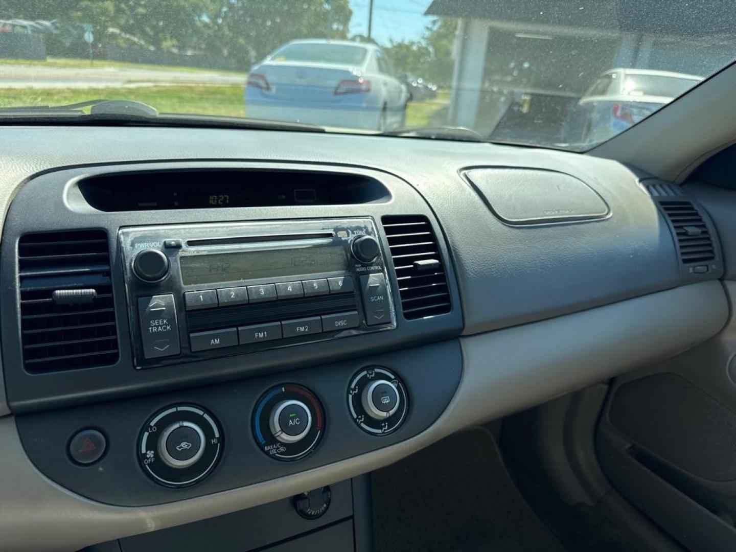 2005 GREEN TOYOTA CAMRY LE (4T1BE32KX5U) with an 2.4L engine, Automatic transmission, located at 2929 9th St. West, Bradenton, 34205, (941) 242-2810, 27.473591, -82.570679 - Thanks for inquring into DriveNation USA! All vehicles listed can be viewed at www.drivenationusa.com for vehicle history reports and additonal info. We cannot quote any terms such as down payments or monthly payments without an application. You can apply directly at www.drivenationusa.com or by con - Photo#11