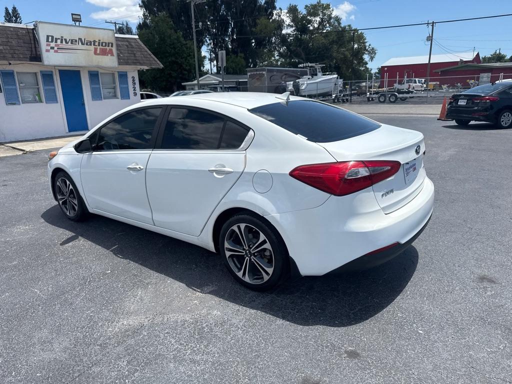 2014 WHITE KIA FORTE EX (KNAFZ4A8XE5) with an 2.0L engine, Automatic transmission, located at 2929 9th St. West, Bradenton, 34205, (941) 242-2810, 27.473591, -82.570679 - Thanks for inquring into DriveNation USA! All vehicles listed can be viewed at www.drivenationusa.com for vehicle history reports and additonal info. We cannot quote any terms such as down payments or monthly payments without an application. You can apply directly at www.drivenationusa.com or by con - Photo#5
