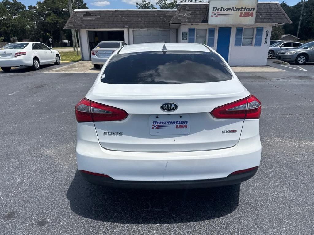 2014 WHITE KIA FORTE EX (KNAFZ4A8XE5) with an 2.0L engine, Automatic transmission, located at 2929 9th St. West, Bradenton, 34205, (941) 242-2810, 27.473591, -82.570679 - Thanks for inquring into DriveNation USA! All vehicles listed can be viewed at www.drivenationusa.com for vehicle history reports and additonal info. We cannot quote any terms such as down payments or monthly payments without an application. You can apply directly at www.drivenationusa.com or by con - Photo#6