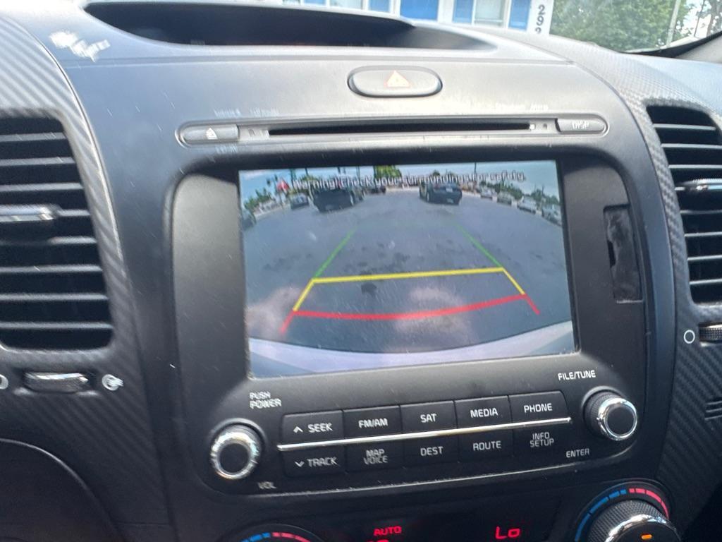 2014 WHITE KIA FORTE EX (KNAFZ4A8XE5) with an 2.0L engine, Automatic transmission, located at 2929 9th St. West, Bradenton, 34205, (941) 242-2810, 27.473591, -82.570679 - Thanks for inquring into DriveNation USA! All vehicles listed can be viewed at www.drivenationusa.com for vehicle history reports and additonal info. We cannot quote any terms such as down payments or monthly payments without an application. You can apply directly at www.drivenationusa.com or by con - Photo#11