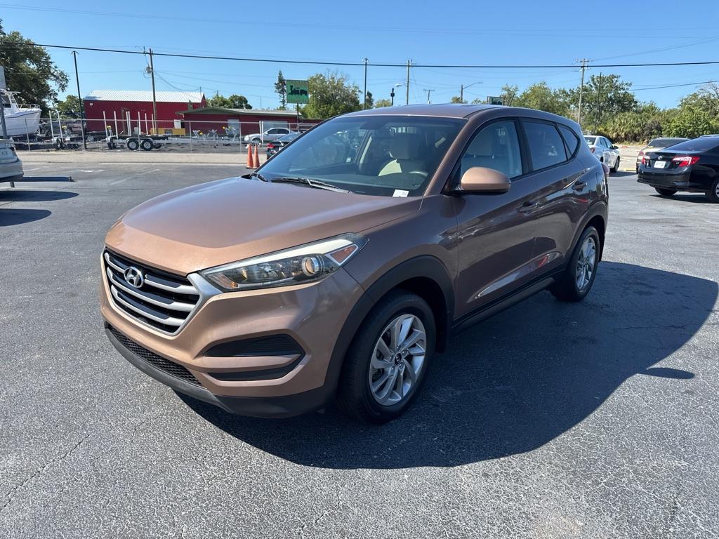 2017 BROWN HYUNDAI TUCSON SE (KM8J23A48HU) with an 2.0L engine, Automatic transmission, located at 2929 9th St. West, Bradenton, 34205, (941) 242-2810, 27.473591, -82.570679 - Thanks for inquring into DriveNation USA! All vehicles listed can be viewed at www.drivenationusa.com for vehicle history reports and additonal info. We cannot quote any terms such as down payments or monthly payments without an application. You can apply directly at www.drivenationusa.com or by con - Photo#3