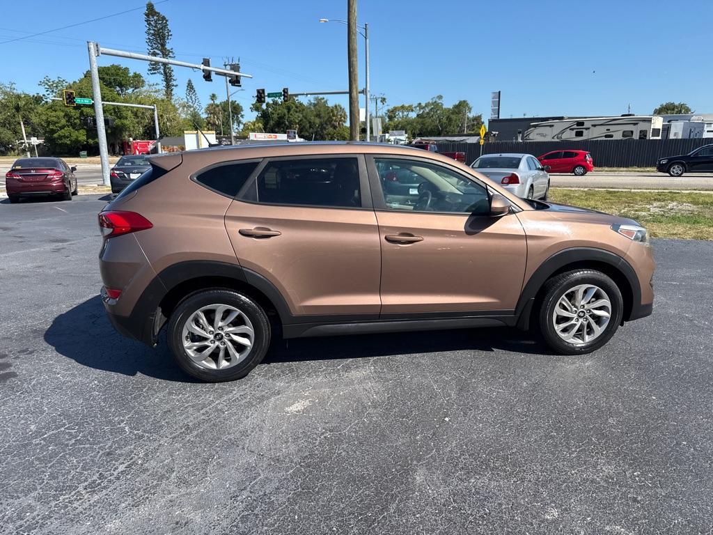 2017 BROWN HYUNDAI TUCSON SE (KM8J23A48HU) with an 2.0L engine, Automatic transmission, located at 2929 9th St. West, Bradenton, 34205, (941) 242-2810, 27.473591, -82.570679 - Thanks for inquring into DriveNation USA! All vehicles listed can be viewed at www.drivenationusa.com for vehicle history reports and additonal info. We cannot quote any terms such as down payments or monthly payments without an application. You can apply directly at www.drivenationusa.com or by con - Photo#8