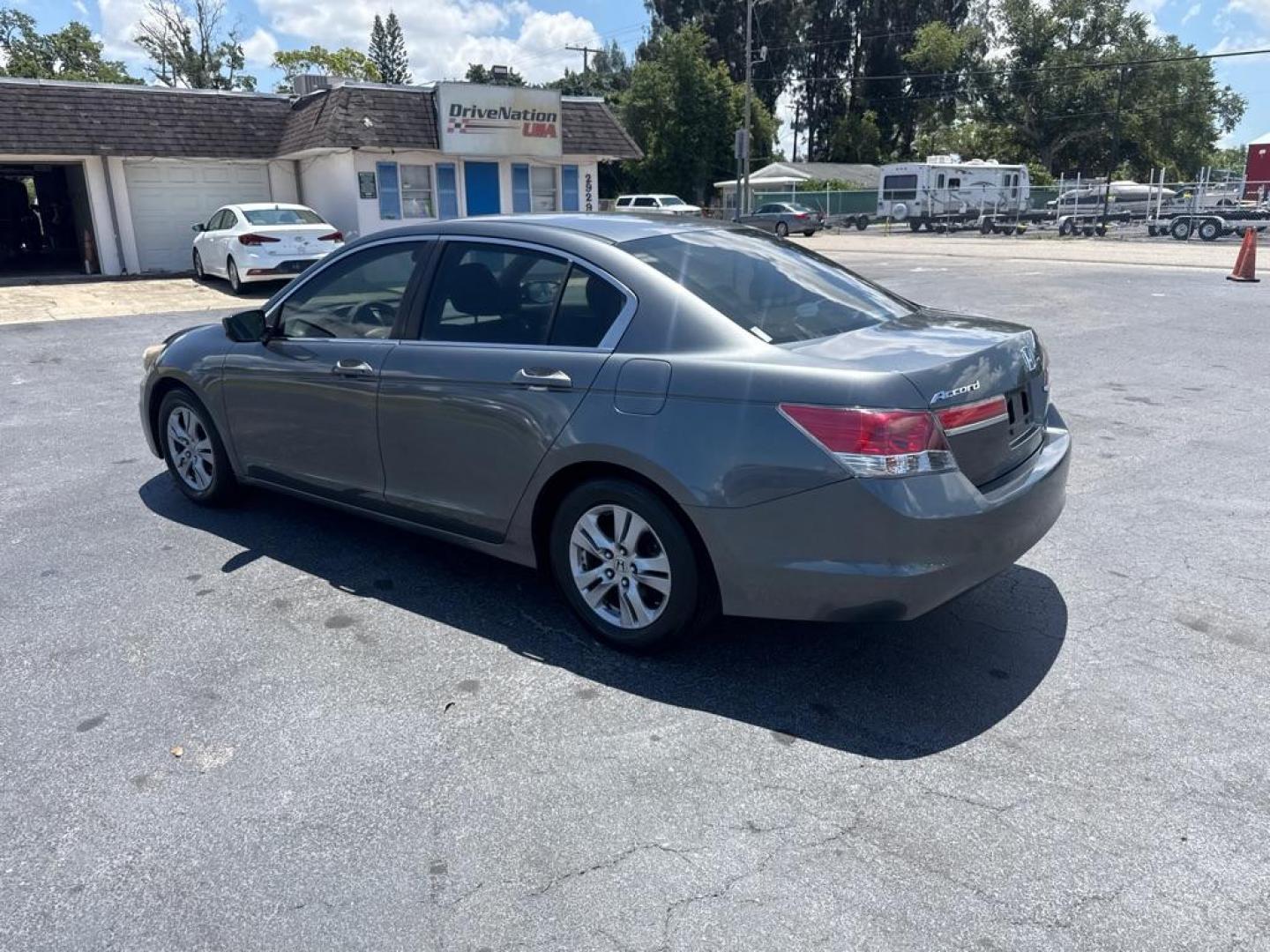 2011 GRAY HONDA ACCORD SE (1HGCP2F63BA) with an 2.4L engine, Automatic transmission, located at 2929 9th St. West, Bradenton, 34205, (941) 242-2810, 27.473591, -82.570679 - Photo#5