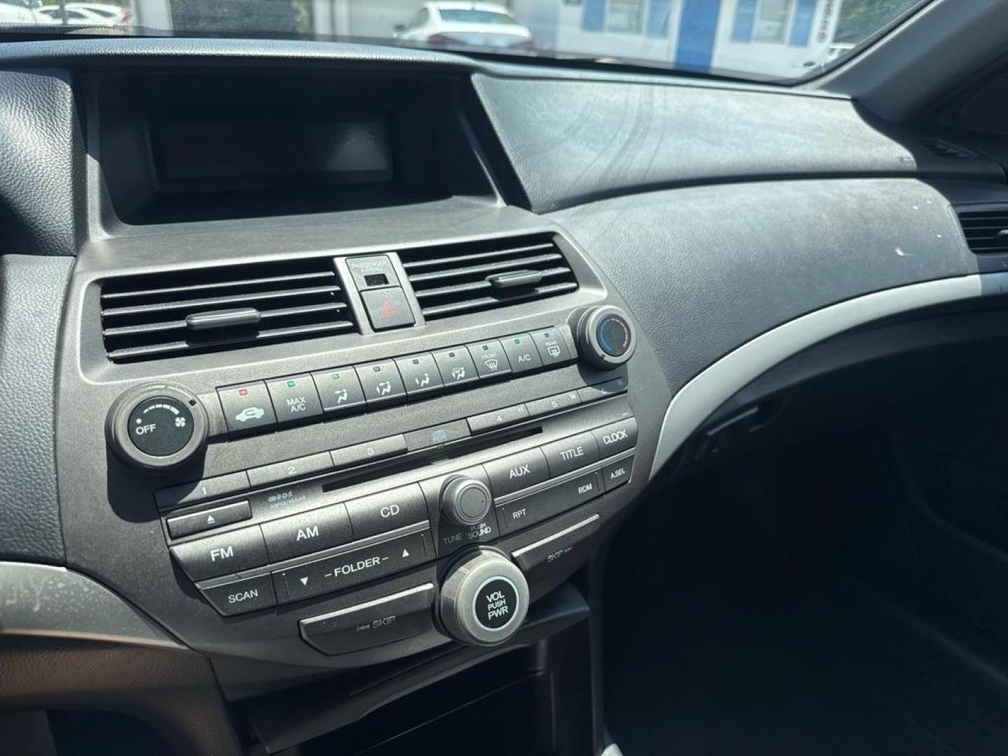 2011 GRAY HONDA ACCORD SE (1HGCP2F63BA) with an 2.4L engine, Automatic transmission, located at 2929 9th St. West, Bradenton, 34205, (941) 242-2810, 27.473591, -82.570679 - Photo#12