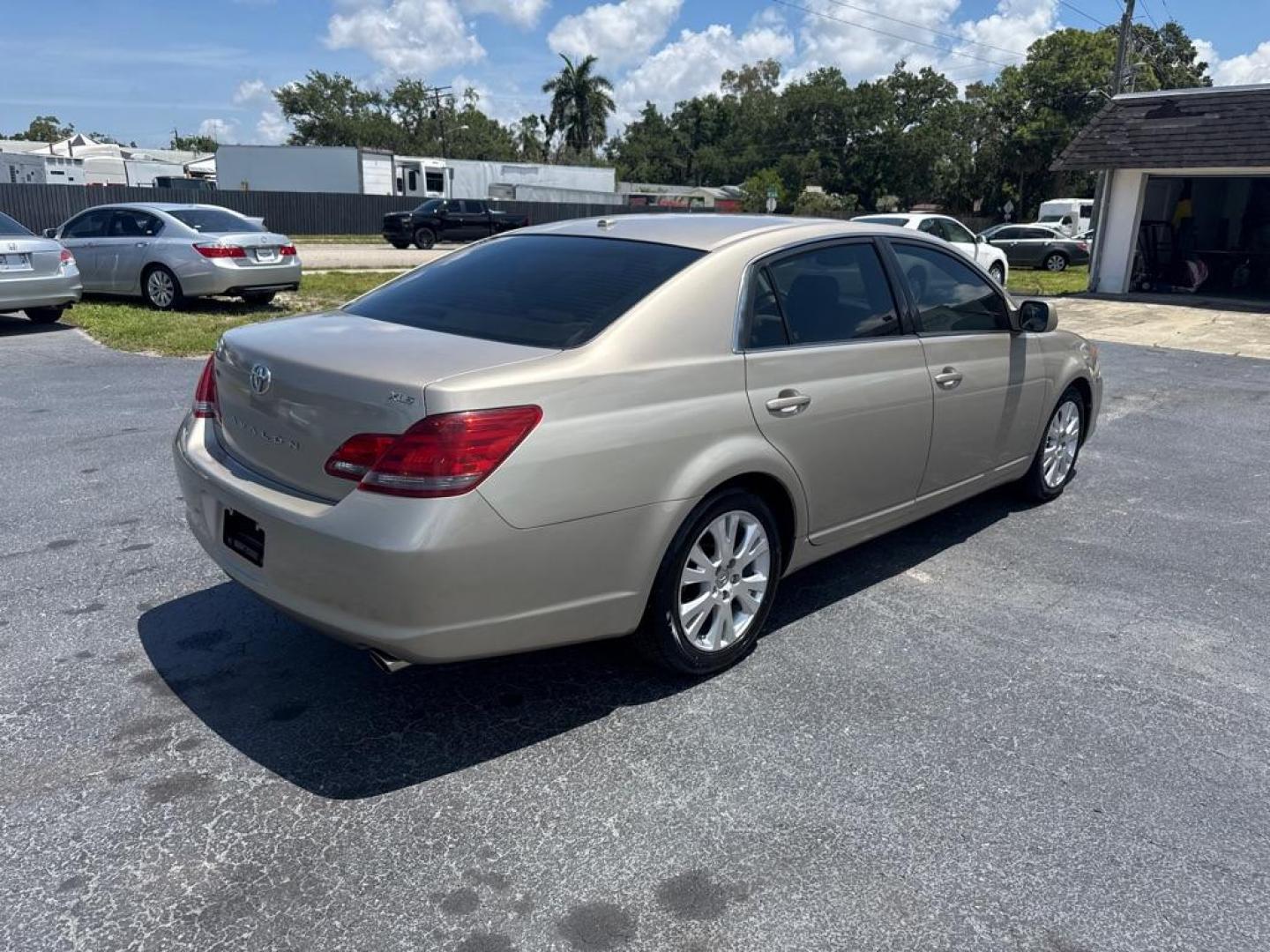 2009 TAN TOYOTA AVALON XL (4T1BK36B69U) with an 3.5L engine, Automatic transmission, located at 2929 9th St. West, Bradenton, 34205, (941) 242-2810, 27.473591, -82.570679 - Thanks for inquring into DriveNation USA! All vehicles listed can be viewed at www.drivenationusa.com for vehicle history reports and additonal info. We cannot quote any terms such as down payments or monthly payments without an application. You can apply directly at www.drivenationusa.com or by con - Photo#7