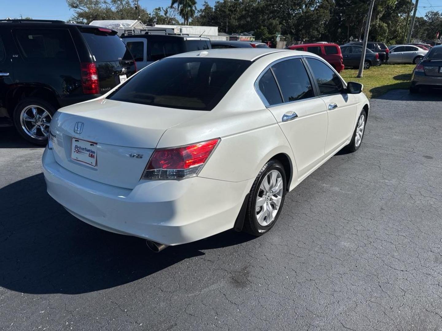 2009 WHITE HONDA ACCORD EXL (1HGCP36859A) with an 3.5L engine, Automatic transmission, located at 2929 9th St. West, Bradenton, 34205, (941) 242-2810, 27.473591, -82.570679 - Thanks for inquring into DriveNation USA! All vehicles listed can be viewed at www.drivenationusa.com for vehicle history reports and additonal info. We cannot quote any terms such as down payments or monthly payments without an application. You can apply directly at www.drivenationusa.com or by con- Photo#5
