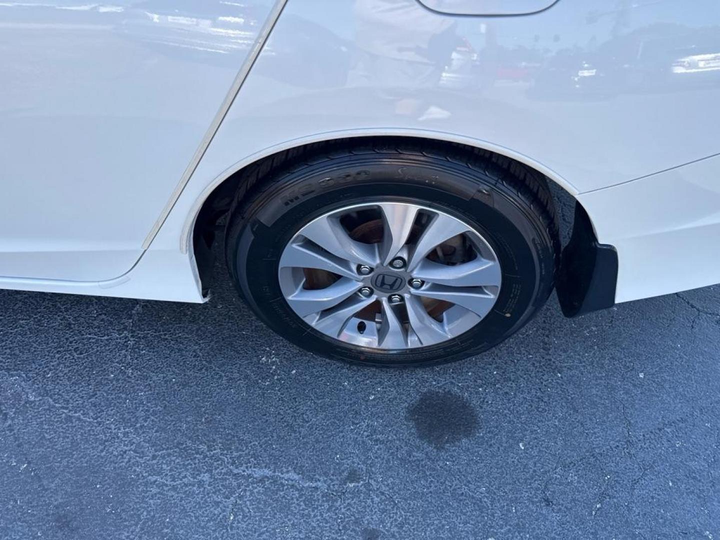 2011 BLACK HONDA ACCORD EXL (1HGCP2F85BA) with an 2.4L engine, Automatic transmission, located at 2929 9th St. West, Bradenton, 34205, (941) 242-2810, 27.473591, -82.570679 - Thanks for inquring into DriveNation USA! All vehicles listed can be viewed at www.drivenationusa.com for vehicle history reports and additonal info. We cannot quote any terms such as down payments or monthly payments without an application. You can apply directly at www.drivenationusa.com or by con- Photo#18