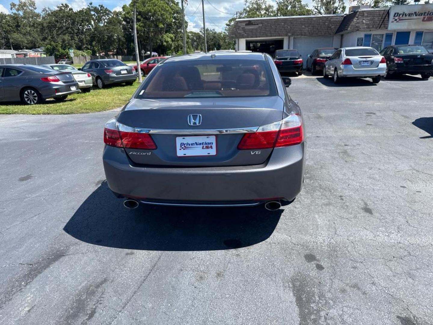 2013 GRAY HONDA ACCORD LX (1HGCR2F30DA) with an 2.4L engine, Continuously Variable transmission, located at 2929 9th St. West, Bradenton, 34205, (941) 242-2810, 27.473591, -82.570679 - Thanks for inquring into DriveNation USA! All vehicles listed can be viewed at www.drivenationusa.com for vehicle history reports and additonal info. We cannot quote any terms such as down payments or monthly payments without an application. You can apply directly at www.drivenationusa.com or by con - Photo#5