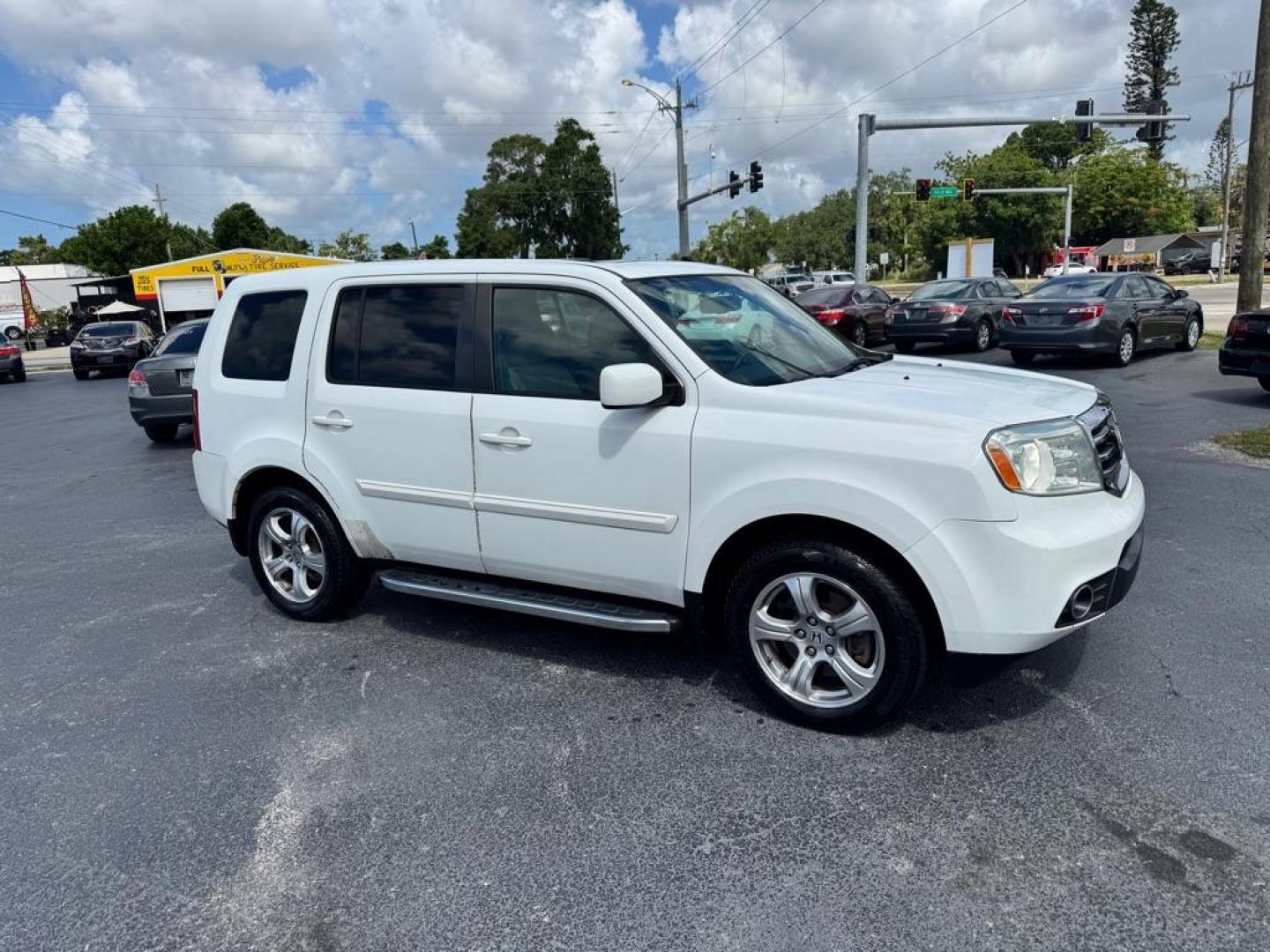 2015 WHITE HONDA PILOT EXL (5FNYF3H50FB) with an 3.5L engine, Automatic transmission, located at 2929 9th St. West, Bradenton, 34205, (941) 242-2810, 27.473591, -82.570679 - Thanks for inquring into DriveNation USA! All vehicles listed can be viewed at www.drivenationusa.com for vehicle history reports and additonal info. We cannot quote any terms such as down payments or monthly payments without an application. You can apply directly at www.drivenationusa.com or by con - Photo#0