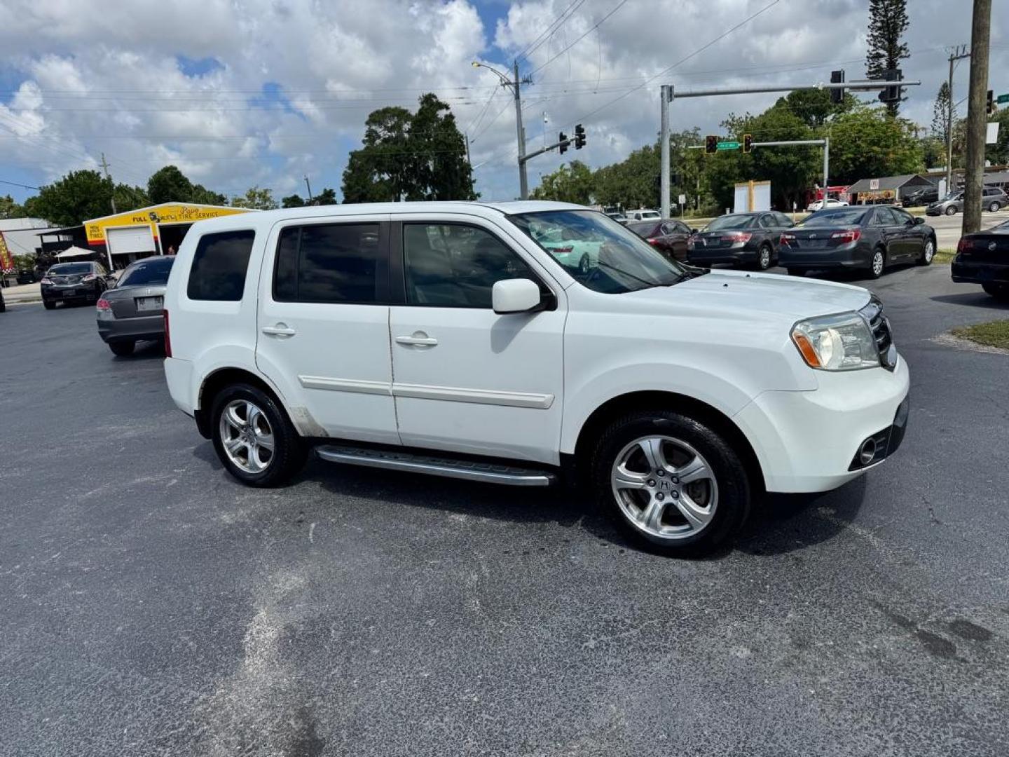 2015 WHITE HONDA PILOT EXL (5FNYF3H50FB) with an 3.5L engine, Automatic transmission, located at 2929 9th St. West, Bradenton, 34205, (941) 242-2810, 27.473591, -82.570679 - Thanks for inquring into DriveNation USA! All vehicles listed can be viewed at www.drivenationusa.com for vehicle history reports and additonal info. We cannot quote any terms such as down payments or monthly payments without an application. You can apply directly at www.drivenationusa.com or by con - Photo#1