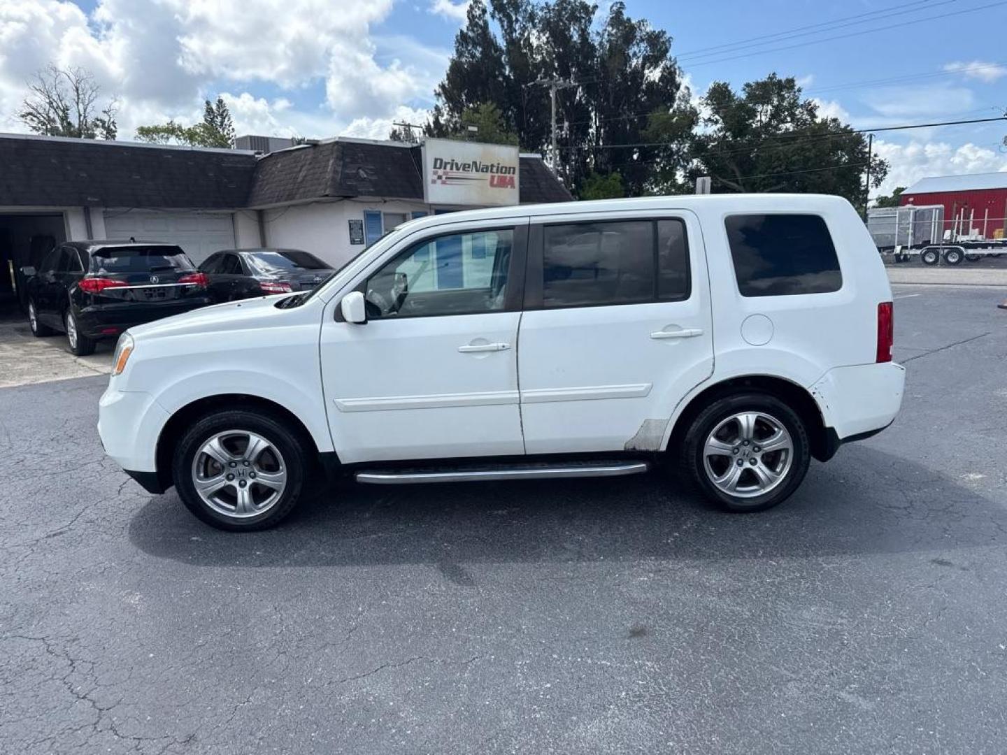 2015 WHITE HONDA PILOT EXL (5FNYF3H50FB) with an 3.5L engine, Automatic transmission, located at 2929 9th St. West, Bradenton, 34205, (941) 242-2810, 27.473591, -82.570679 - Thanks for inquring into DriveNation USA! All vehicles listed can be viewed at www.drivenationusa.com for vehicle history reports and additonal info. We cannot quote any terms such as down payments or monthly payments without an application. You can apply directly at www.drivenationusa.com or by con - Photo#4