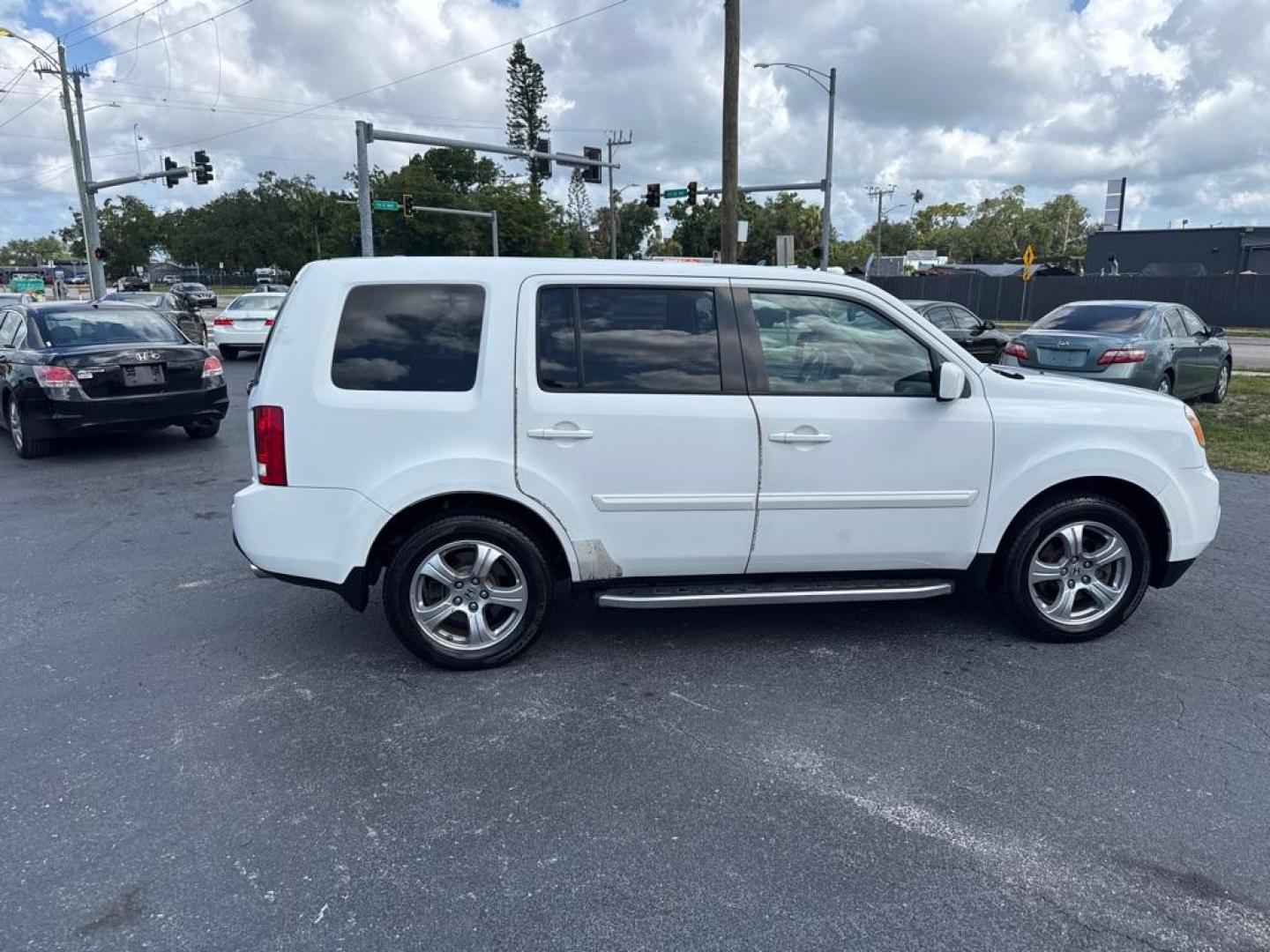 2015 WHITE HONDA PILOT EXL (5FNYF3H50FB) with an 3.5L engine, Automatic transmission, located at 2929 9th St. West, Bradenton, 34205, (941) 242-2810, 27.473591, -82.570679 - Thanks for inquring into DriveNation USA! All vehicles listed can be viewed at www.drivenationusa.com for vehicle history reports and additonal info. We cannot quote any terms such as down payments or monthly payments without an application. You can apply directly at www.drivenationusa.com or by con - Photo#7