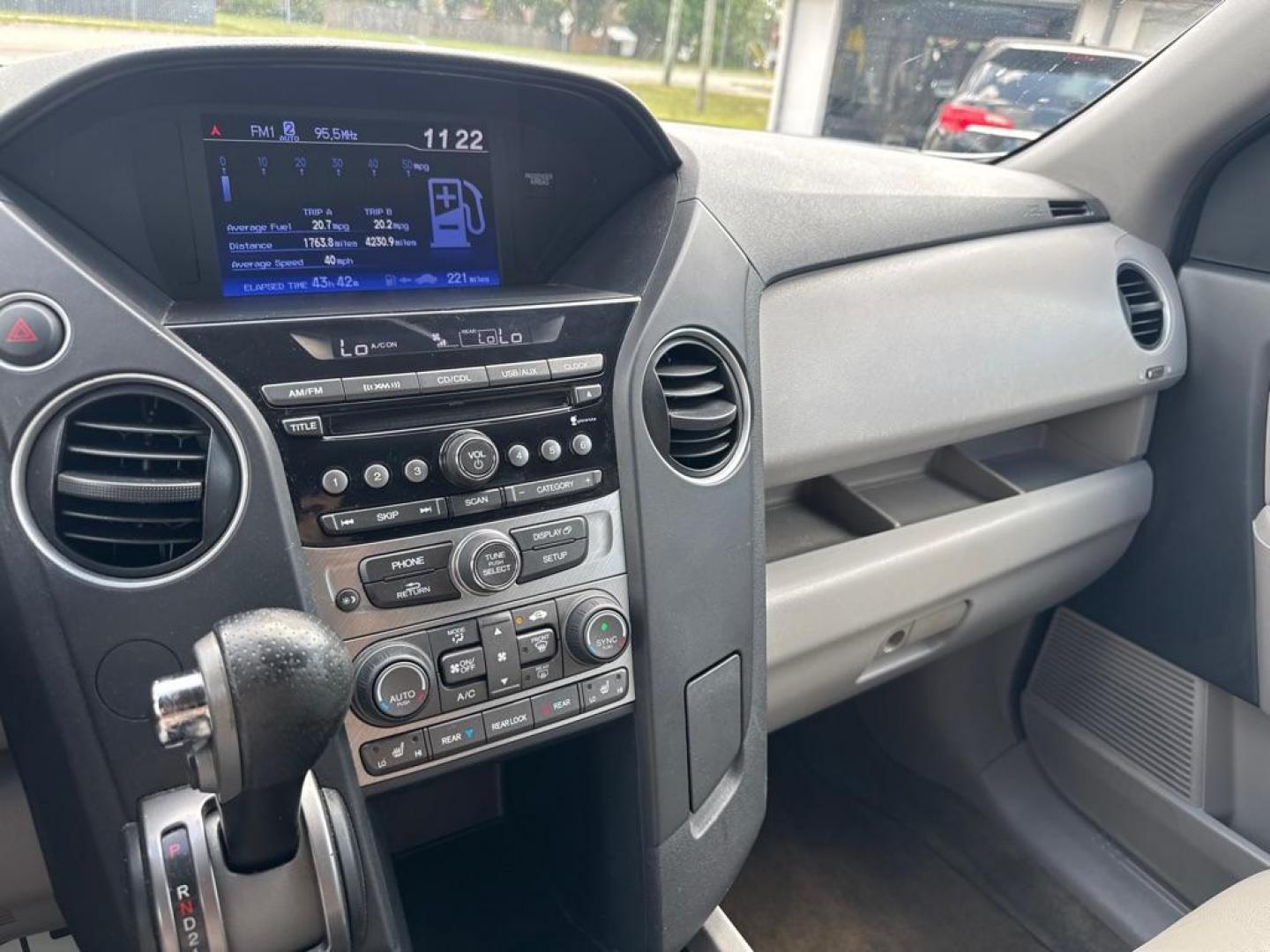 2015 WHITE HONDA PILOT EXL (5FNYF3H50FB) with an 3.5L engine, Automatic transmission, located at 2929 9th St. West, Bradenton, 34205, (941) 242-2810, 27.473591, -82.570679 - Thanks for inquring into DriveNation USA! All vehicles listed can be viewed at www.drivenationusa.com for vehicle history reports and additonal info. We cannot quote any terms such as down payments or monthly payments without an application. You can apply directly at www.drivenationusa.com or by con - Photo#11