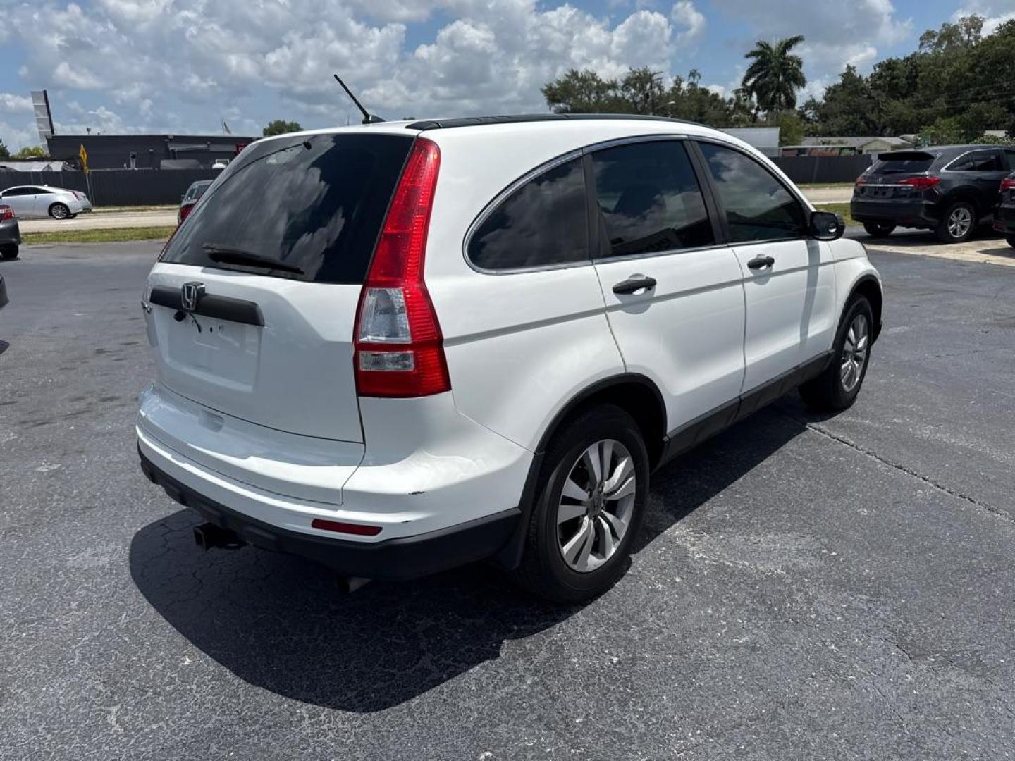 2011 WHITE HONDA CR-V LX (3CZRE3H31BG) with an 2.4L engine, Automatic transmission, located at 2929 9th St. West, Bradenton, 34205, (941) 242-2810, 27.473591, -82.570679 - Thanks for inquring into DriveNation USA! All vehicles listed can be viewed at www.drivenationusa.com for vehicle history reports and additonal info. We cannot quote any terms such as down payments or monthly payments without an application. You can apply directly at www.drivenationusa.com or by con - Photo#6