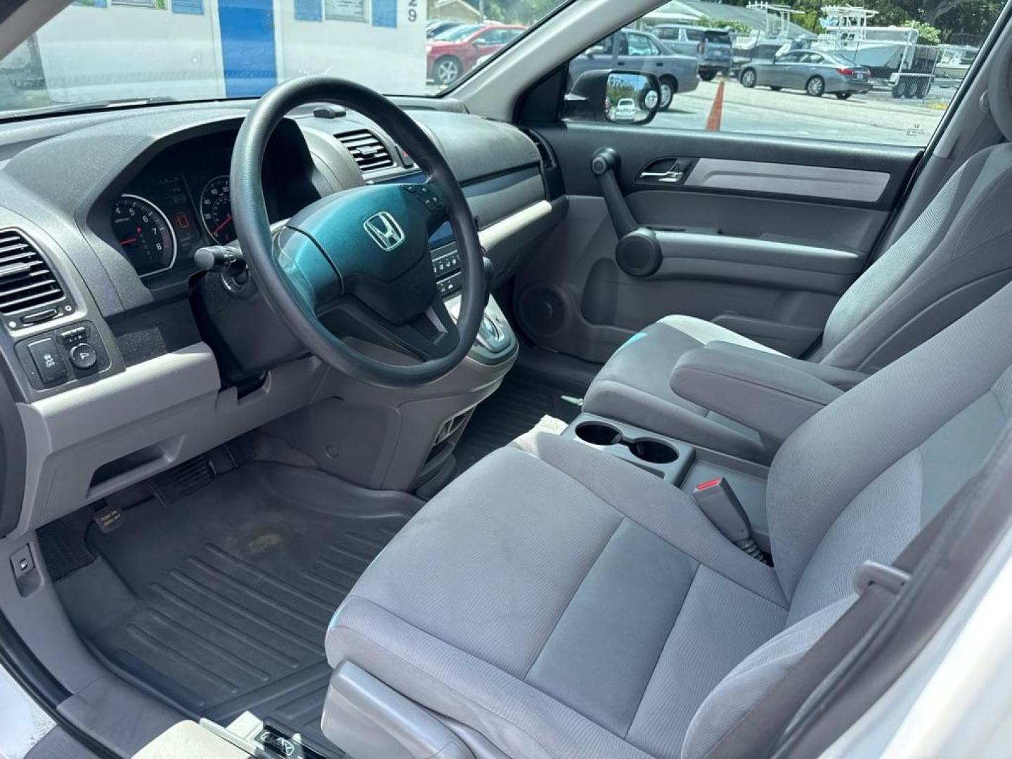 2011 WHITE HONDA CR-V LX (3CZRE3H31BG) with an 2.4L engine, Automatic transmission, located at 2929 9th St. West, Bradenton, 34205, (941) 242-2810, 27.473591, -82.570679 - Thanks for inquring into DriveNation USA! All vehicles listed can be viewed at www.drivenationusa.com for vehicle history reports and additonal info. We cannot quote any terms such as down payments or monthly payments without an application. You can apply directly at www.drivenationusa.com or by con - Photo#8