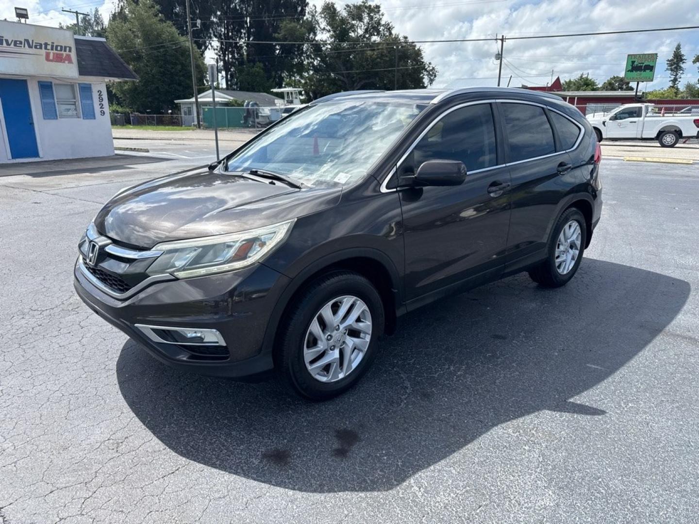 2015 GRAY HONDA CR-V EXL (2HKRM3H70FH) with an 2.4L engine, Continuously Variable transmission, located at 2929 9th St. West, Bradenton, 34205, (941) 242-2810, 27.473591, -82.570679 - Thanks for inquring into DriveNation USA! All vehicles listed can be viewed at www.drivenationusa.com for vehicle history reports and additonal info. We cannot quote any terms such as down payments or monthly payments without an application. You can apply directly at www.drivenationusa.com or by con- Photo#3