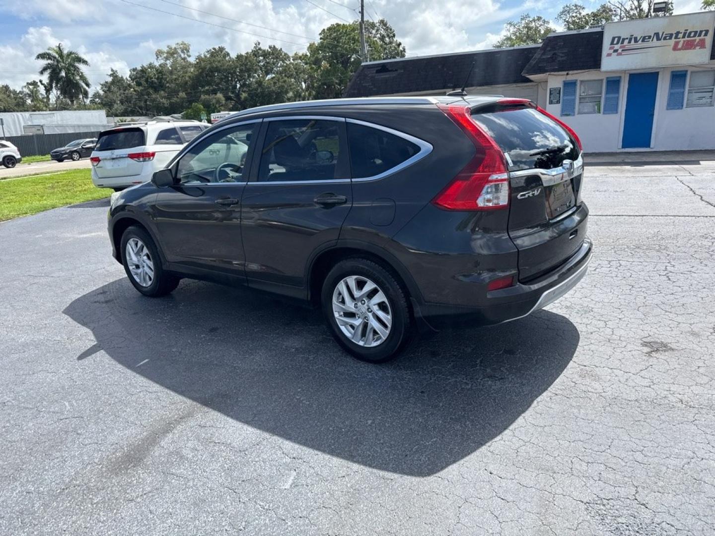 2015 GRAY HONDA CR-V EXL (2HKRM3H70FH) with an 2.4L engine, Continuously Variable transmission, located at 2929 9th St. West, Bradenton, 34205, (941) 242-2810, 27.473591, -82.570679 - Thanks for inquring into DriveNation USA! All vehicles listed can be viewed at www.drivenationusa.com for vehicle history reports and additonal info. We cannot quote any terms such as down payments or monthly payments without an application. You can apply directly at www.drivenationusa.com or by con- Photo#4