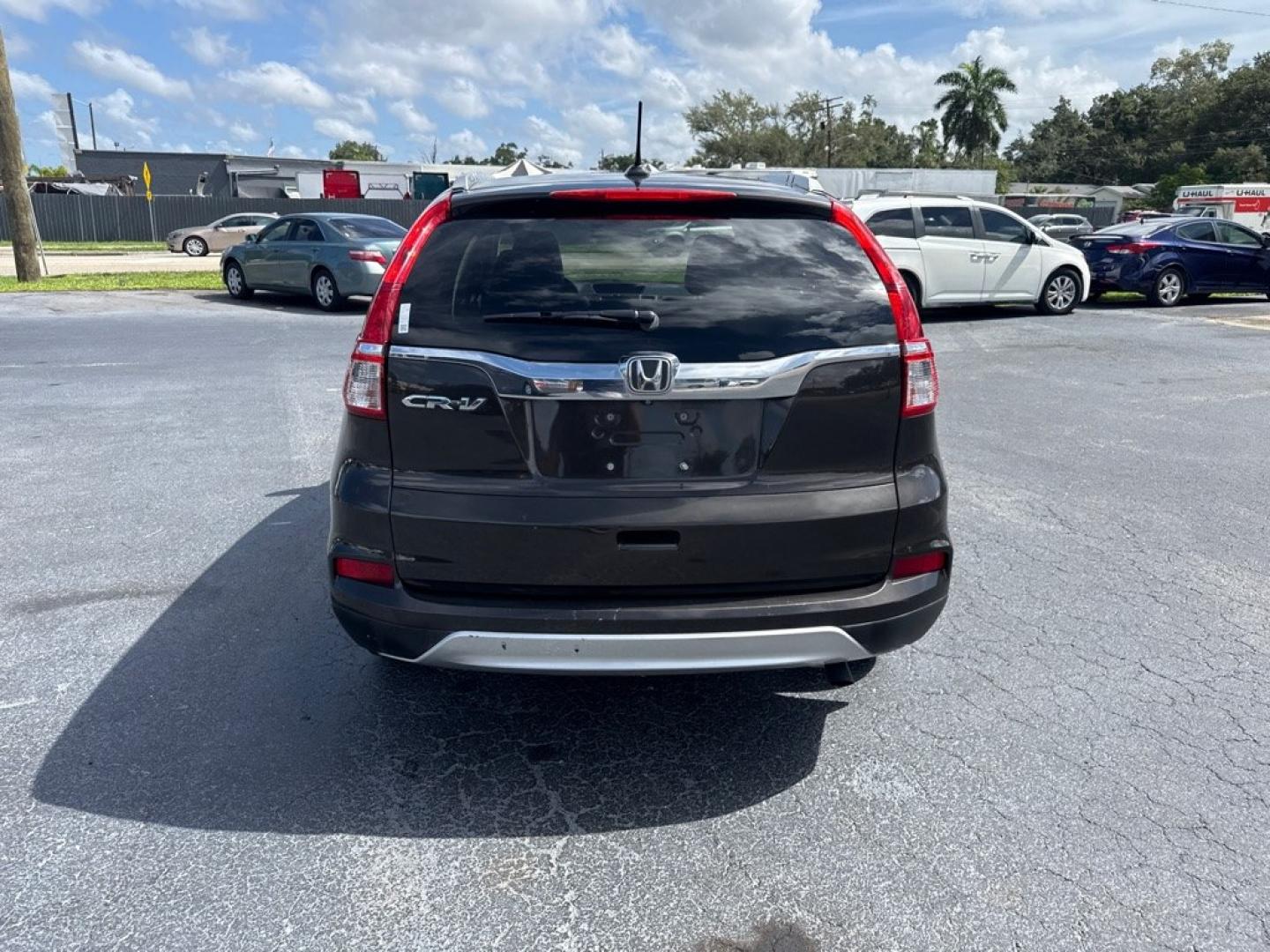 2015 GRAY HONDA CR-V EXL (2HKRM3H70FH) with an 2.4L engine, Continuously Variable transmission, located at 2929 9th St. West, Bradenton, 34205, (941) 242-2810, 27.473591, -82.570679 - Thanks for inquring into DriveNation USA! All vehicles listed can be viewed at www.drivenationusa.com for vehicle history reports and additonal info. We cannot quote any terms such as down payments or monthly payments without an application. You can apply directly at www.drivenationusa.com or by con- Photo#5