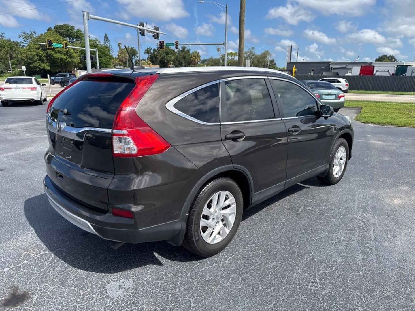 2015 GRAY HONDA CR-V EXL (2HKRM3H70FH) with an 2.4L engine, Continuously Variable transmission, located at 2929 9th St. West, Bradenton, 34205, (941) 242-2810, 27.473591, -82.570679 - Thanks for inquring into DriveNation USA! All vehicles listed can be viewed at www.drivenationusa.com for vehicle history reports and additonal info. We cannot quote any terms such as down payments or monthly payments without an application. You can apply directly at www.drivenationusa.com or by con- Photo#6